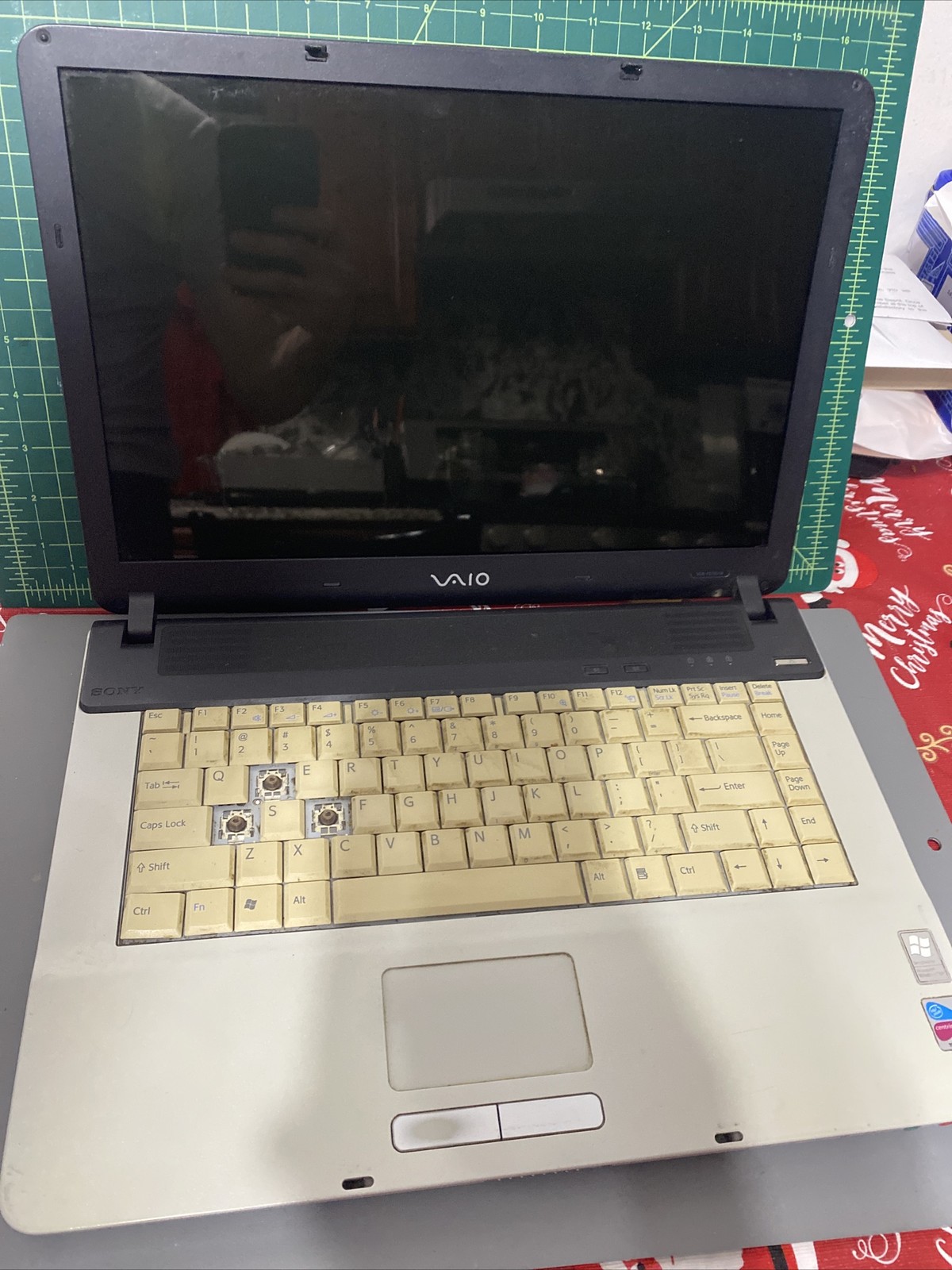 Sony Vaio VGN-FS740/W PCG-7D2L Intel Centrino 2GB NO HDD – Prts/Repair Laptop