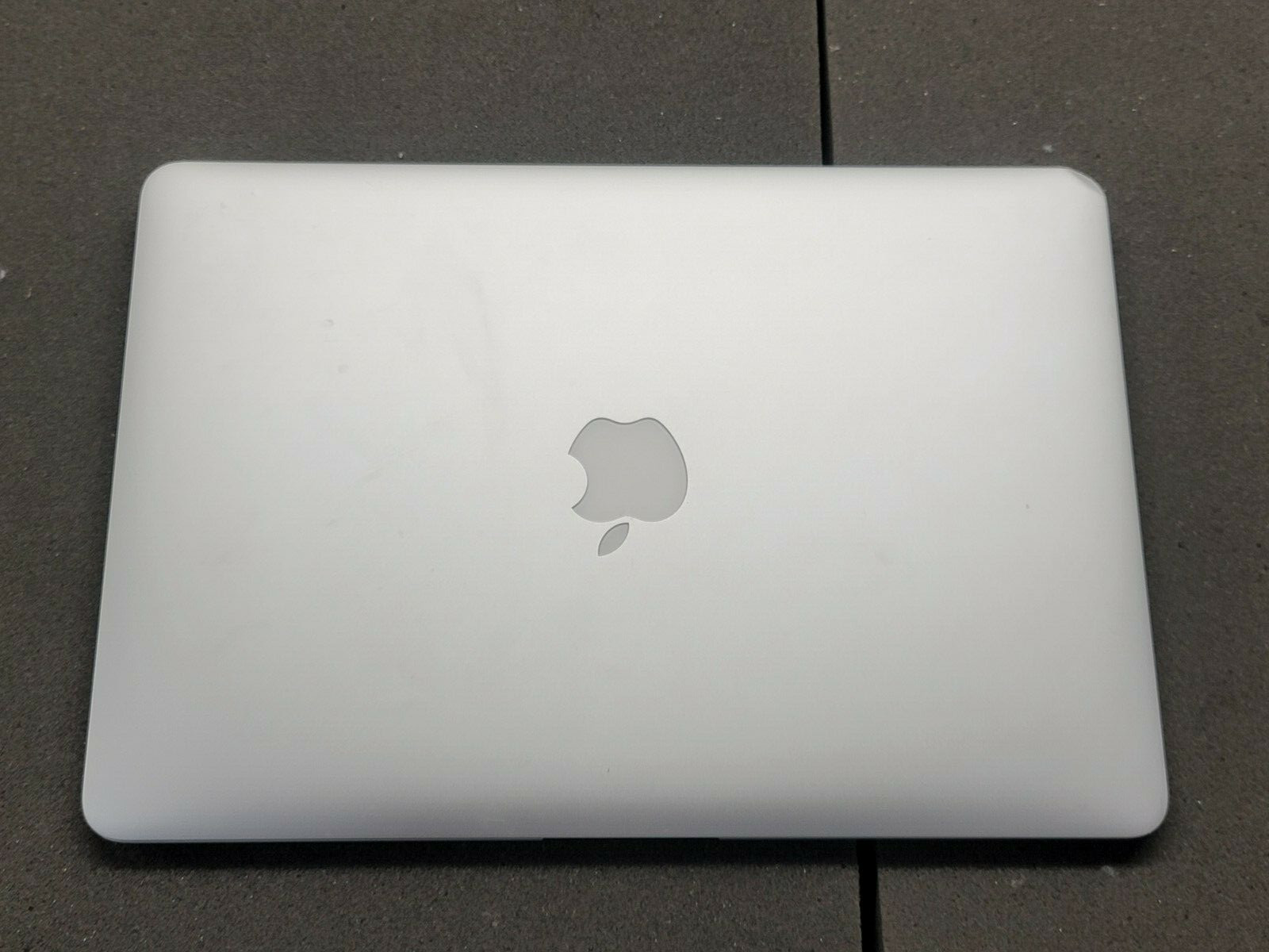 Apple MacBook Air w/ i5 1.8GHz 8Gb Ram 250Gb HDD **Read Description**