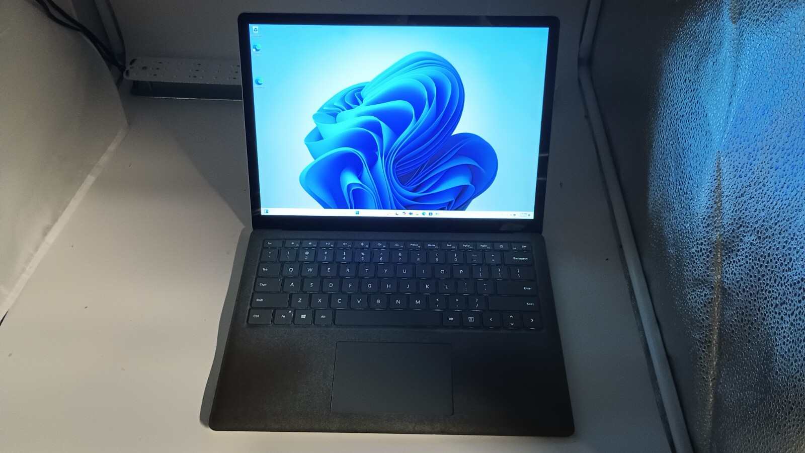 Surface Laptop 2 (3281) w/charger.i5-8350U.8GB.13.5″2k Touch.256GB M.2.W11Pro