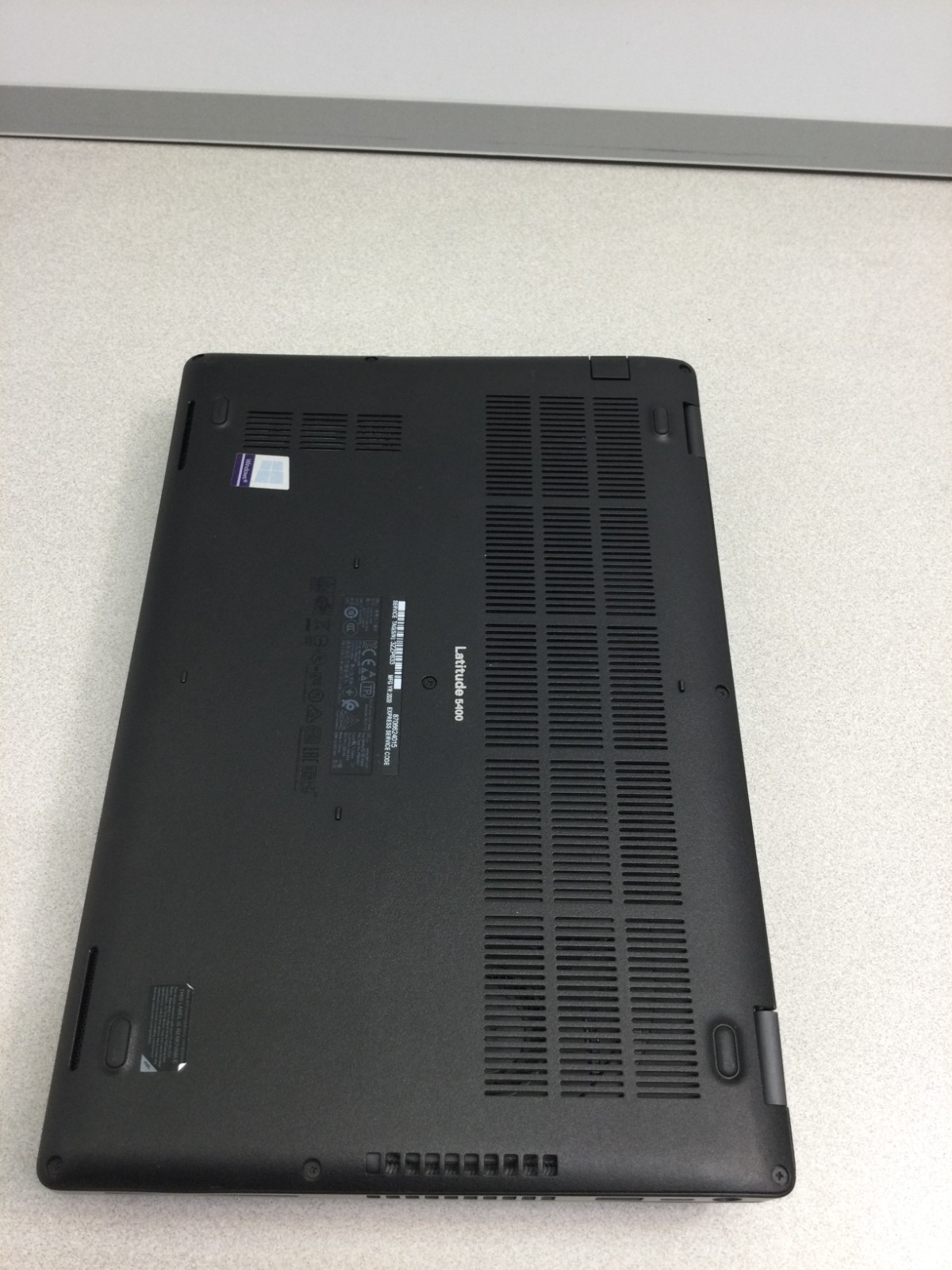 Dell Latitude 5400 14″ Core i7-8665U 1.90GHz 8GB RAM 125GB SSD win 11 pro
