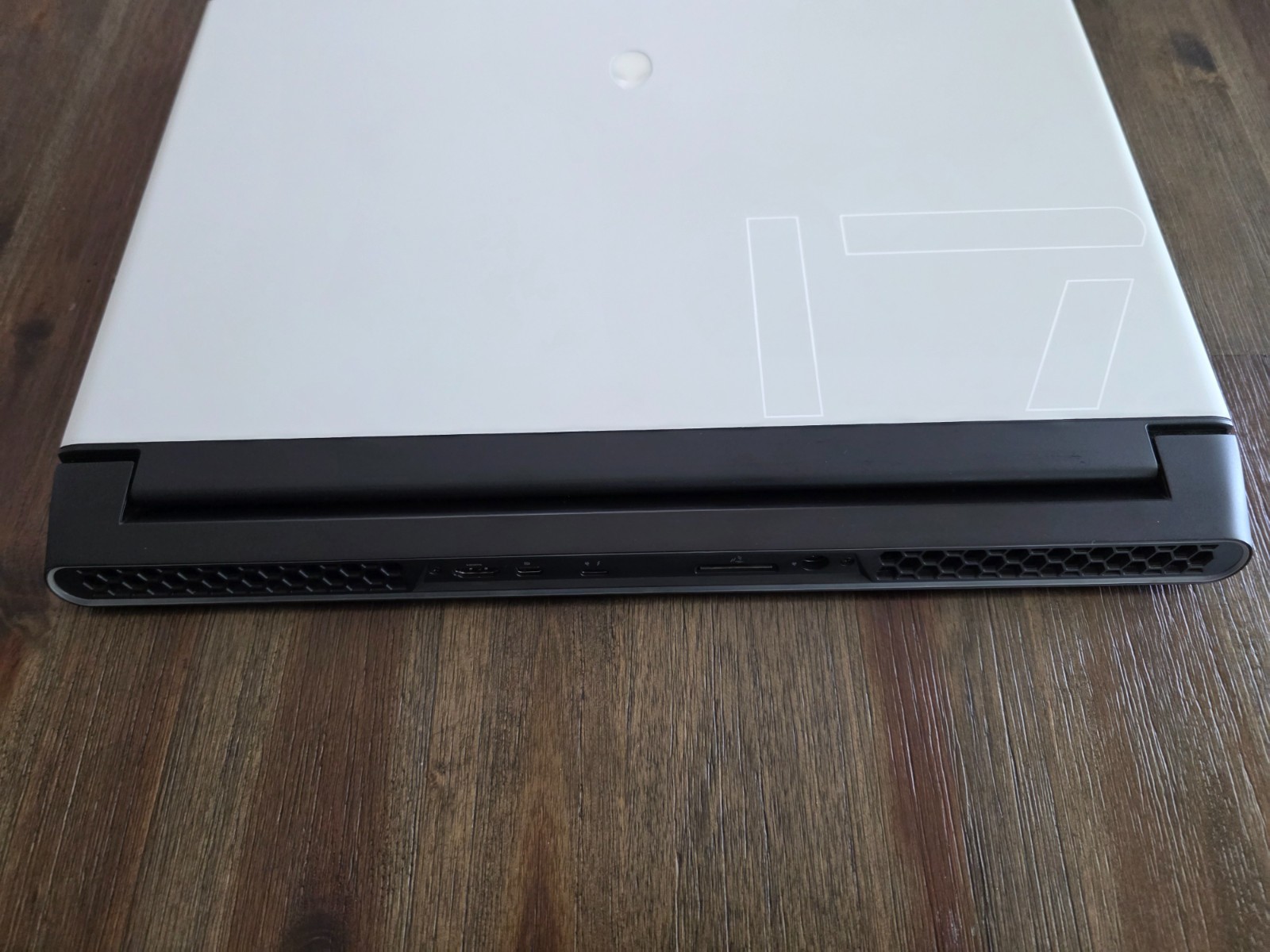 Alienware m17 R3 i7-10750H 32GB RAM 1.4TB SSD 17.3″ FHD 300Hz RTX 2080 SUPER