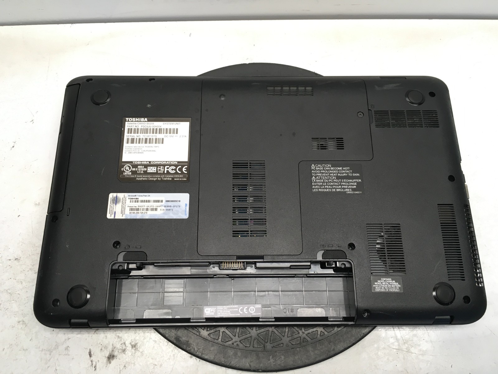 Toshiba Satellite C855D-S5205 AMD E-450 1.65GHz 4 GB NO HDD