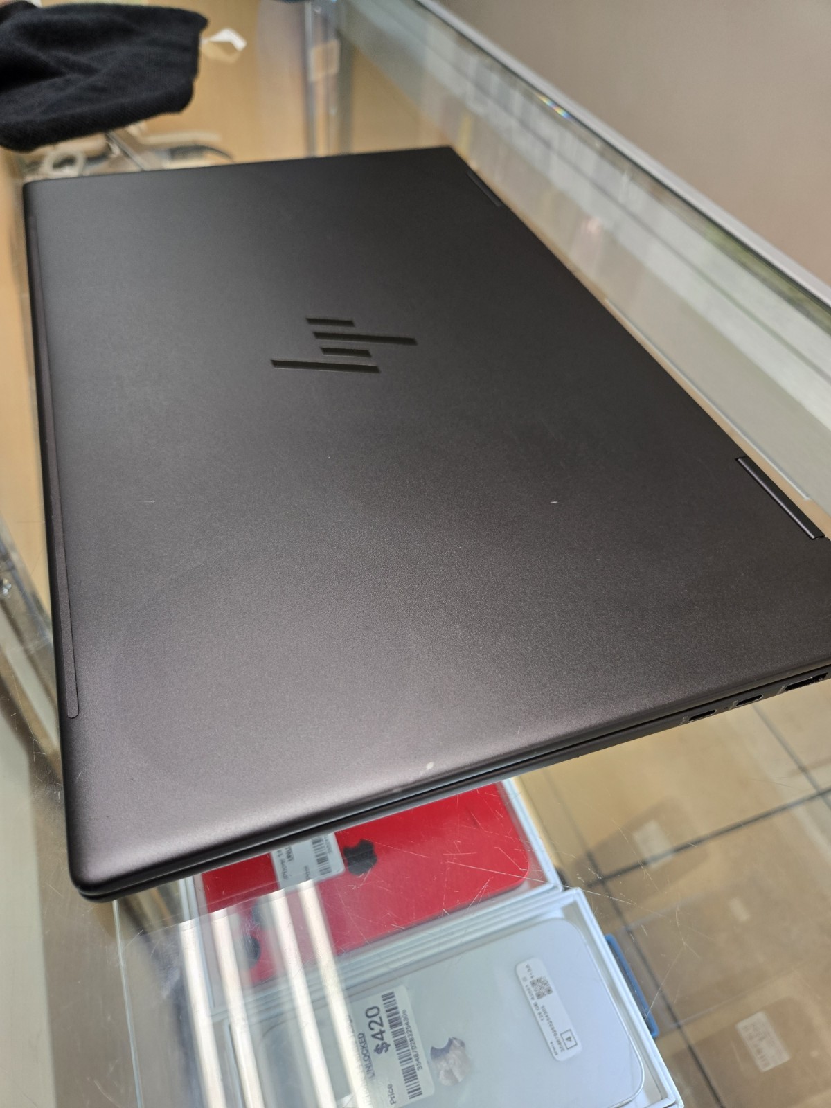 HP ENVY 15-FH0013DX 15.6” (256GB SSD AMD Ryzen 5 7530U 4.5GHz 8GB RAM) 2-In-1