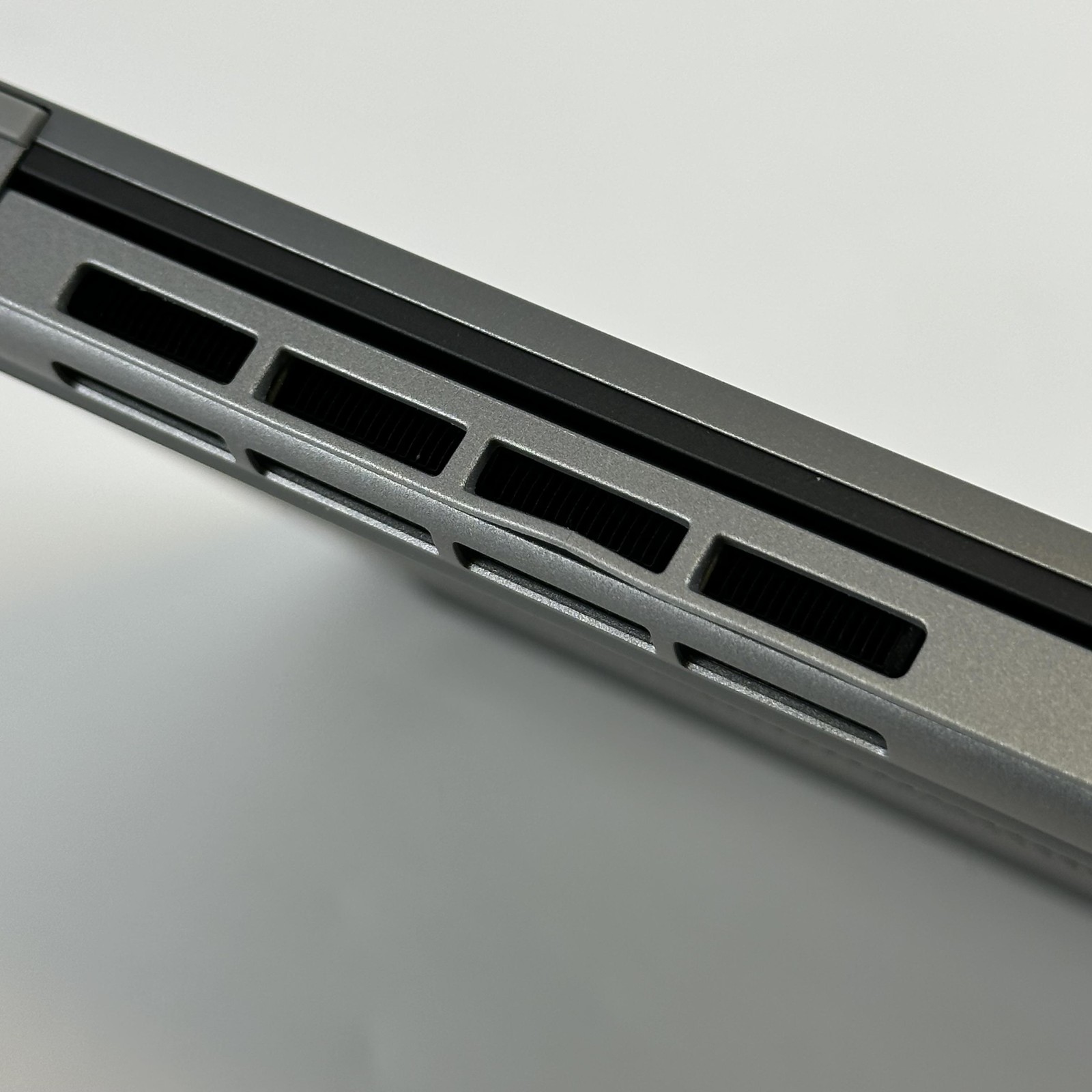 Dell Latitude 7350 13.3 FHD+ 1.7 GHz Ultra 7 165U 32GB 512GB SSD Very Good