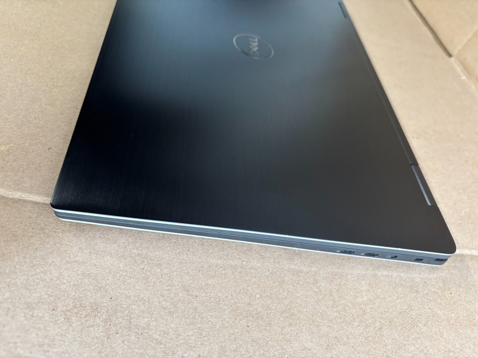 DELL XPS 15 9575 i7-8705G 3.1GHZ DDR4 16GB NVME 256GB RX VEGA TOUCH SCREEN