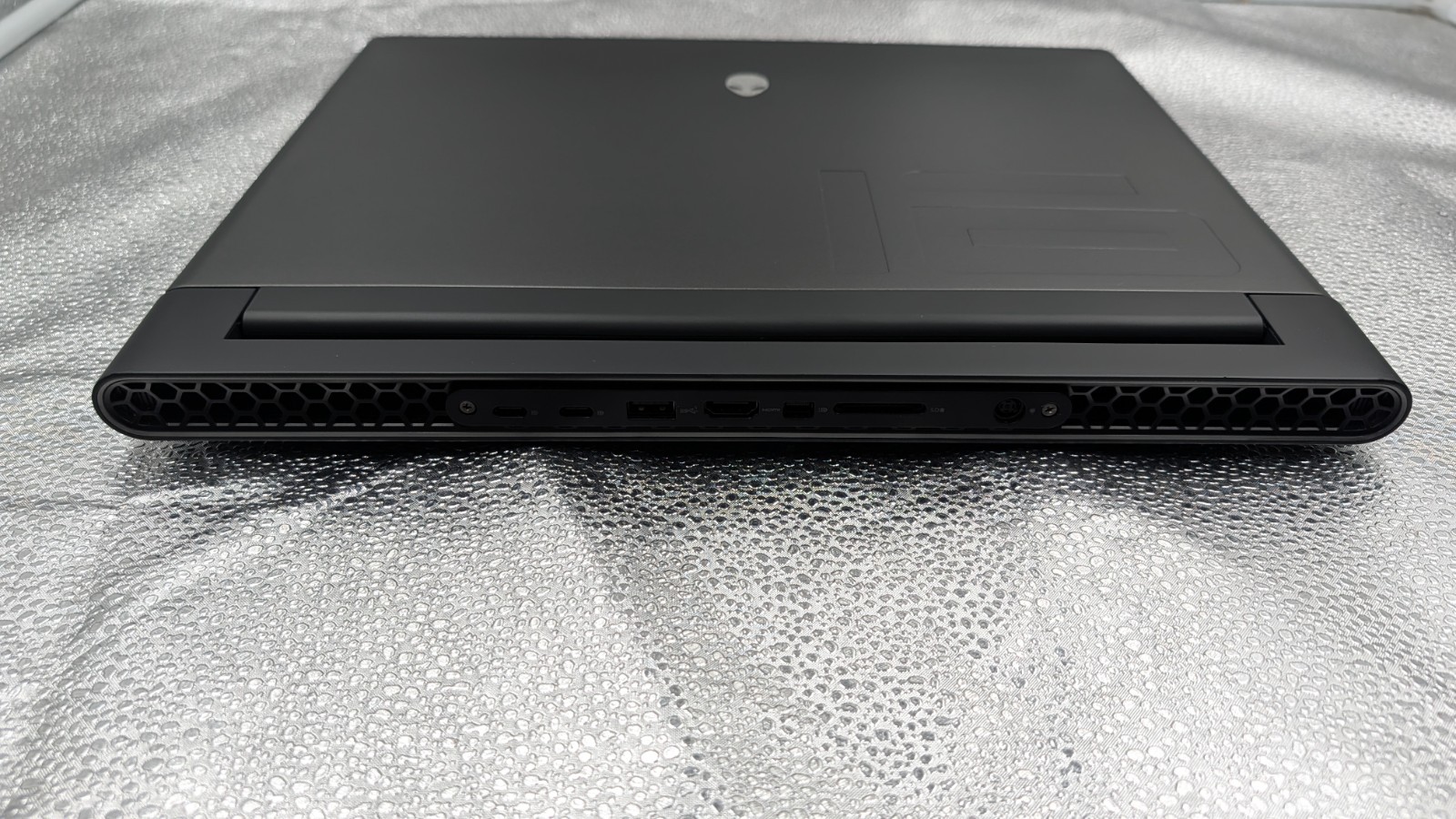 Alienware m16 R1 RTX 4090 7945HX 32GB 2TB 240Hz Cherry MX BIOS LOCKED Open Box