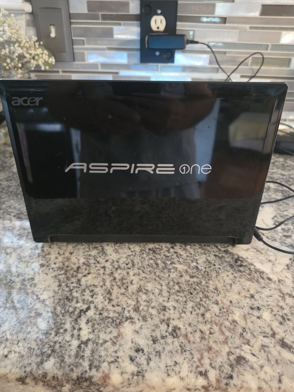 Acer Aspire One D255 10.1″ Windows 7 Laptop – 160GB HDD/1GB RAM Factory Restart