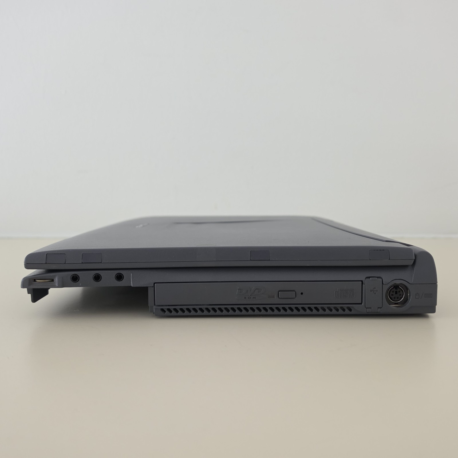 RETRO 14.1″ Vintage TOSHIBA Satellite 4100XDVD Laptop – 128MB RAM – 60GB HDD