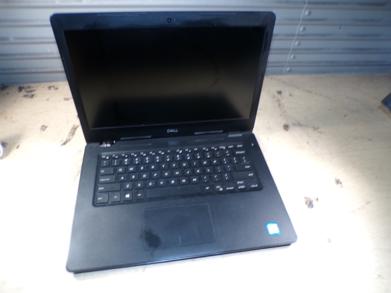 DELL LATITUDE 3490 INTEL CORE I5-8250U 1.60GHZ 16GB RAM **MISSING HINGE COVER **