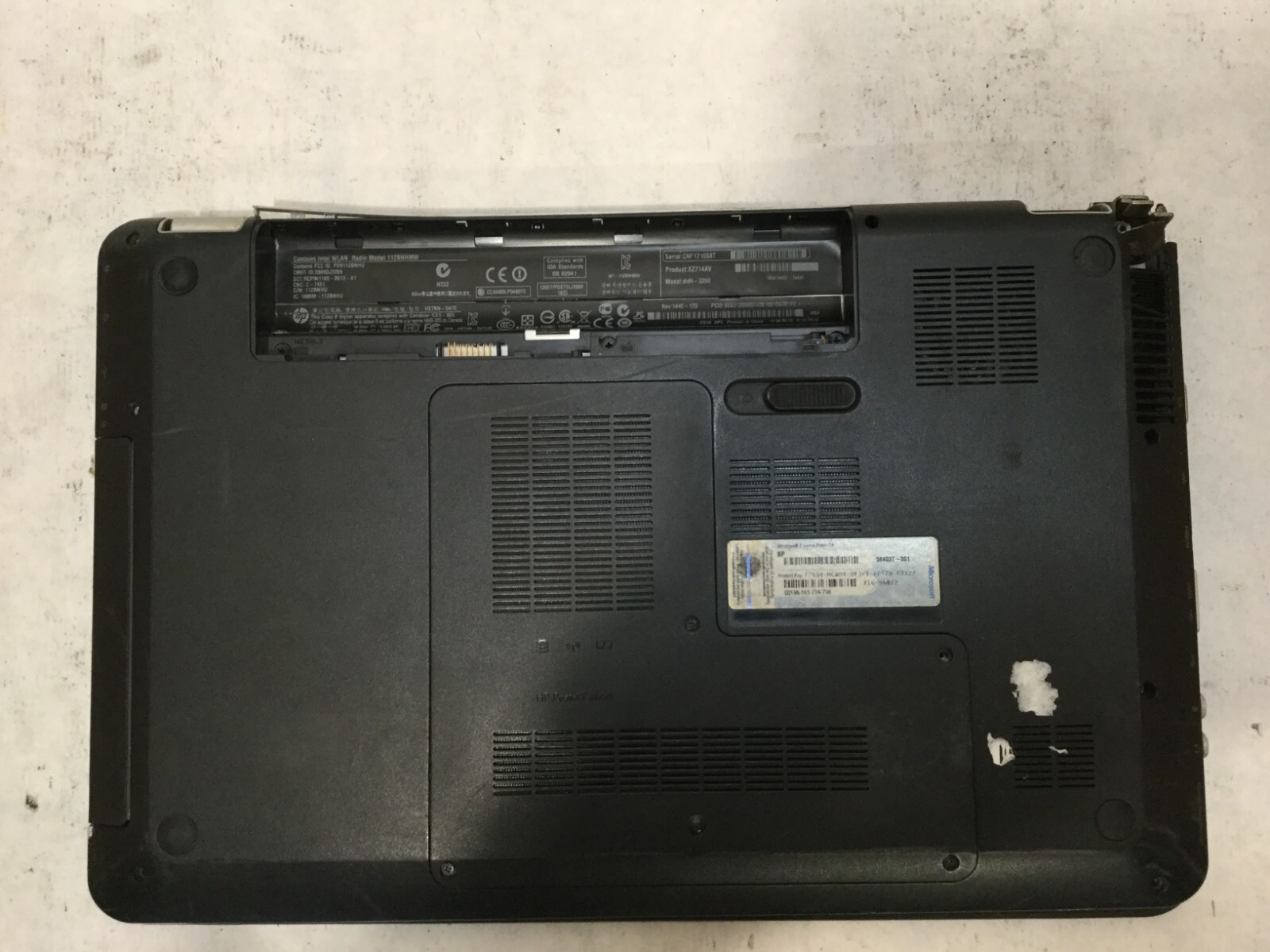 HP dv6t-3200 / Intel Core i3 M370 @ 2.40GHz / (CASE DAMAGE/MISSING PARTS!) -MR