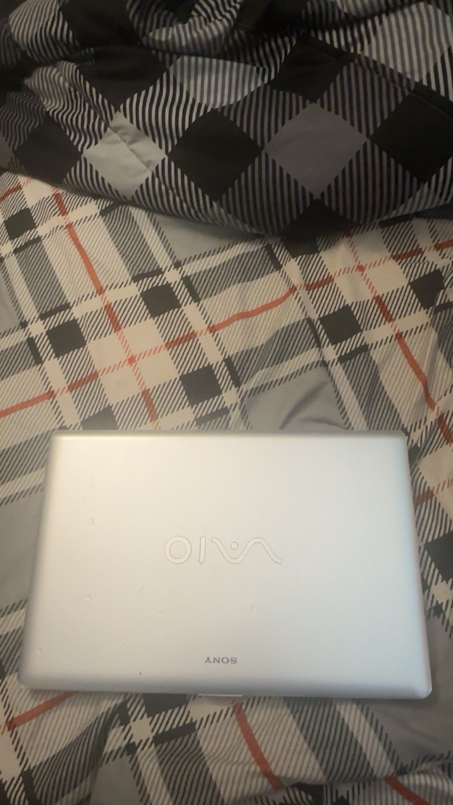 Sony VAIO E Series 15.6in White Laptop Intel Pentium Win 7 Webcam DVD