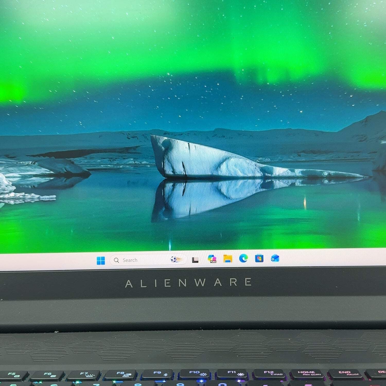Alienware M16 M16R1 16″ i7-13700HX 5.0GHz 32GB RAM 2TB SSD GeForce RTX 4070