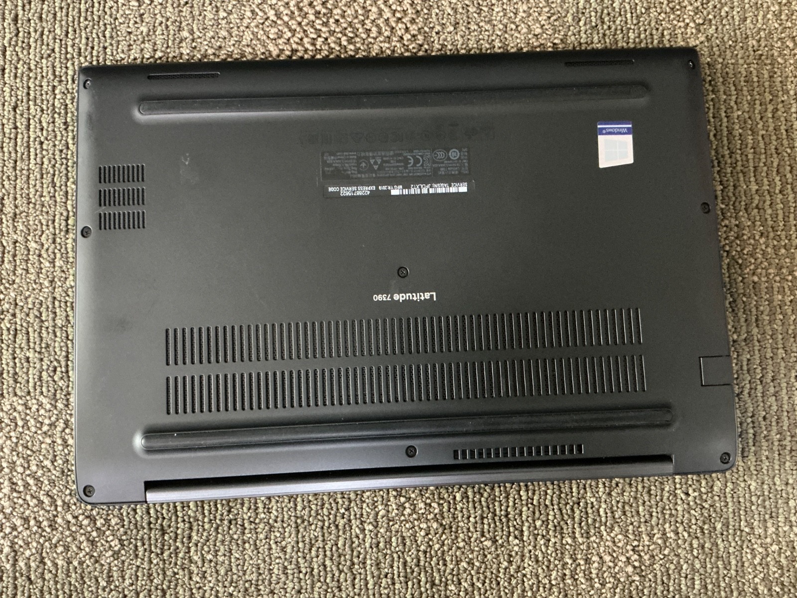 Dell Latitude 7390 13.3″ FHD i7-8650U 8GB RAM 256GB SSD Windows 11 Pro Laptop