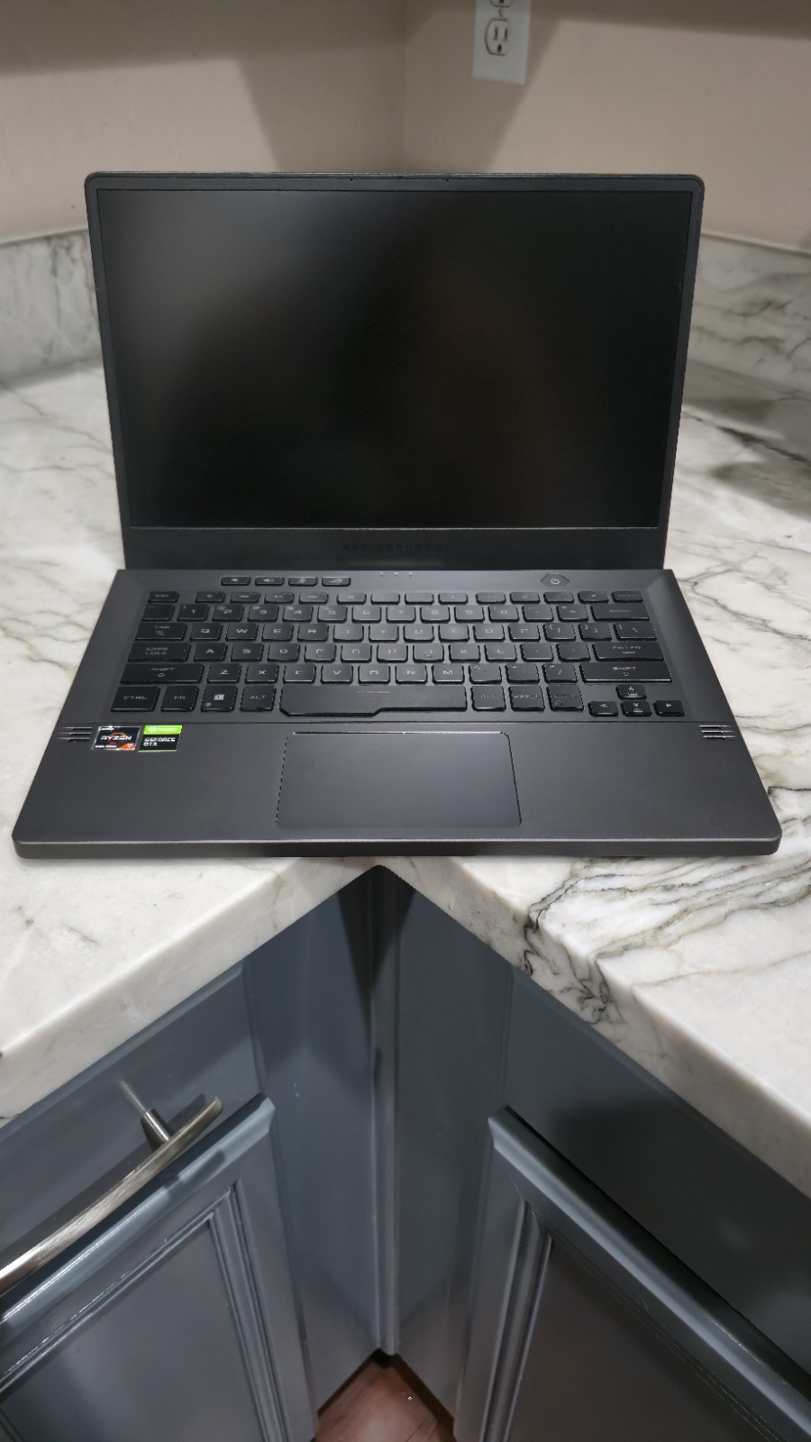 ASUS ROG Zephyrus G14 16 GB, 512GB NVIDIA GeForce GTX 1650 10/10 Condition