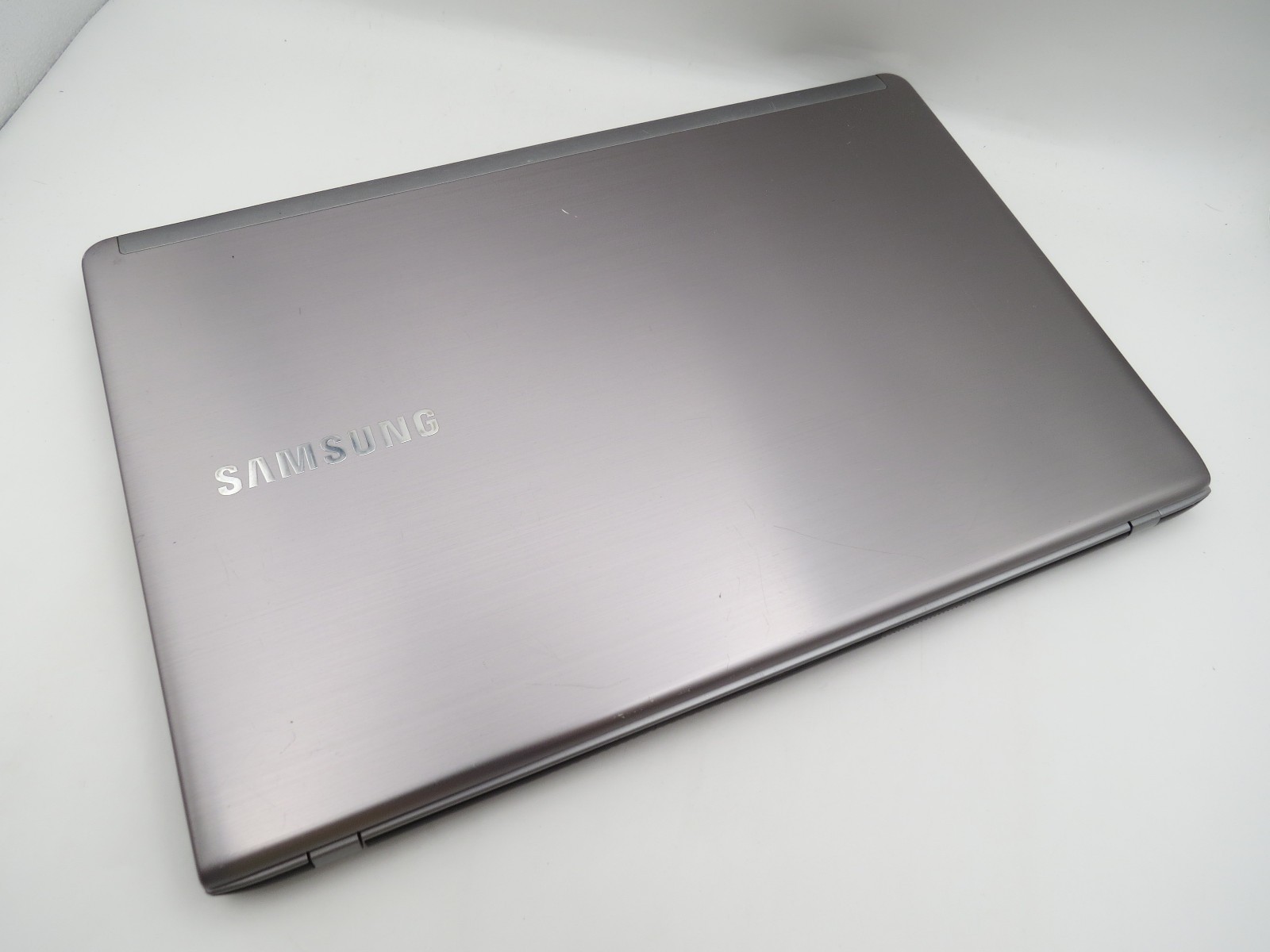 Samsung 303C | i7-3537U @ 2GHz | 8GB DDR2 | 15.6″ display | No HDD/OS/AC Parts