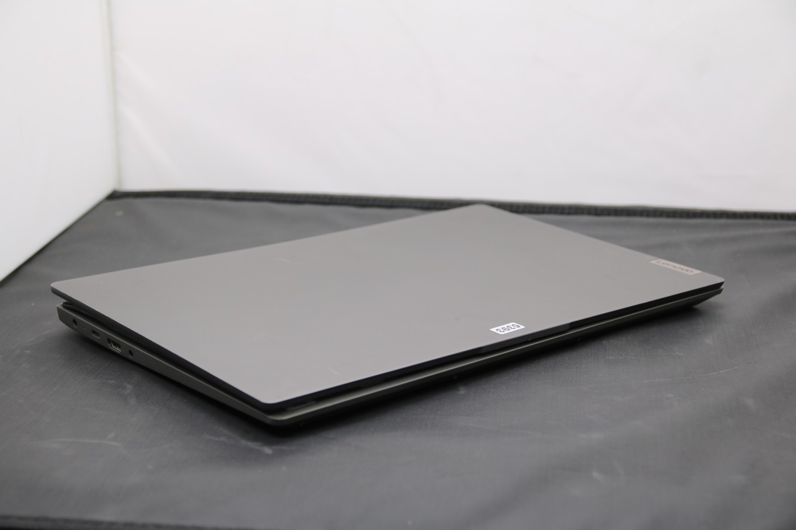 Lenovo IdeaPad 5i 15IIL05 15.6″ – i5-1035G1, No RAM No SSD, Broken Hinge