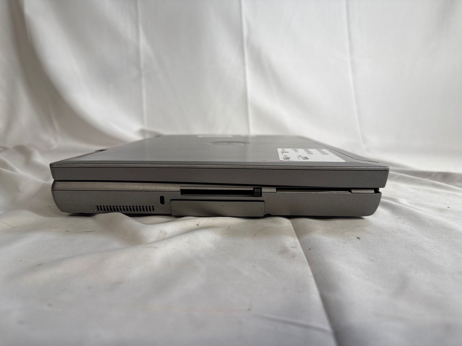 Dell Latitude D810 Win XP 2.1GHz 1 GB 40GB HDD 15.4″ FOR PARTS/REPAIR