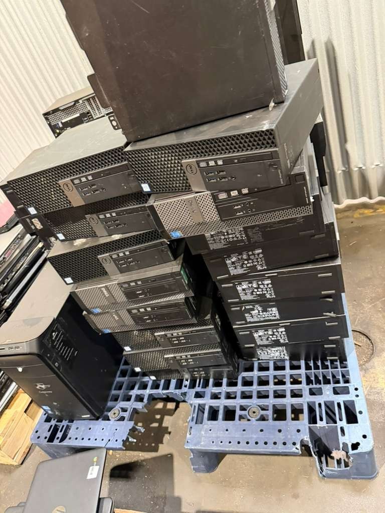 lot of 65 dekstops from 3 to 10 generation Xeons barebones or 8gb ram 512gb HHD