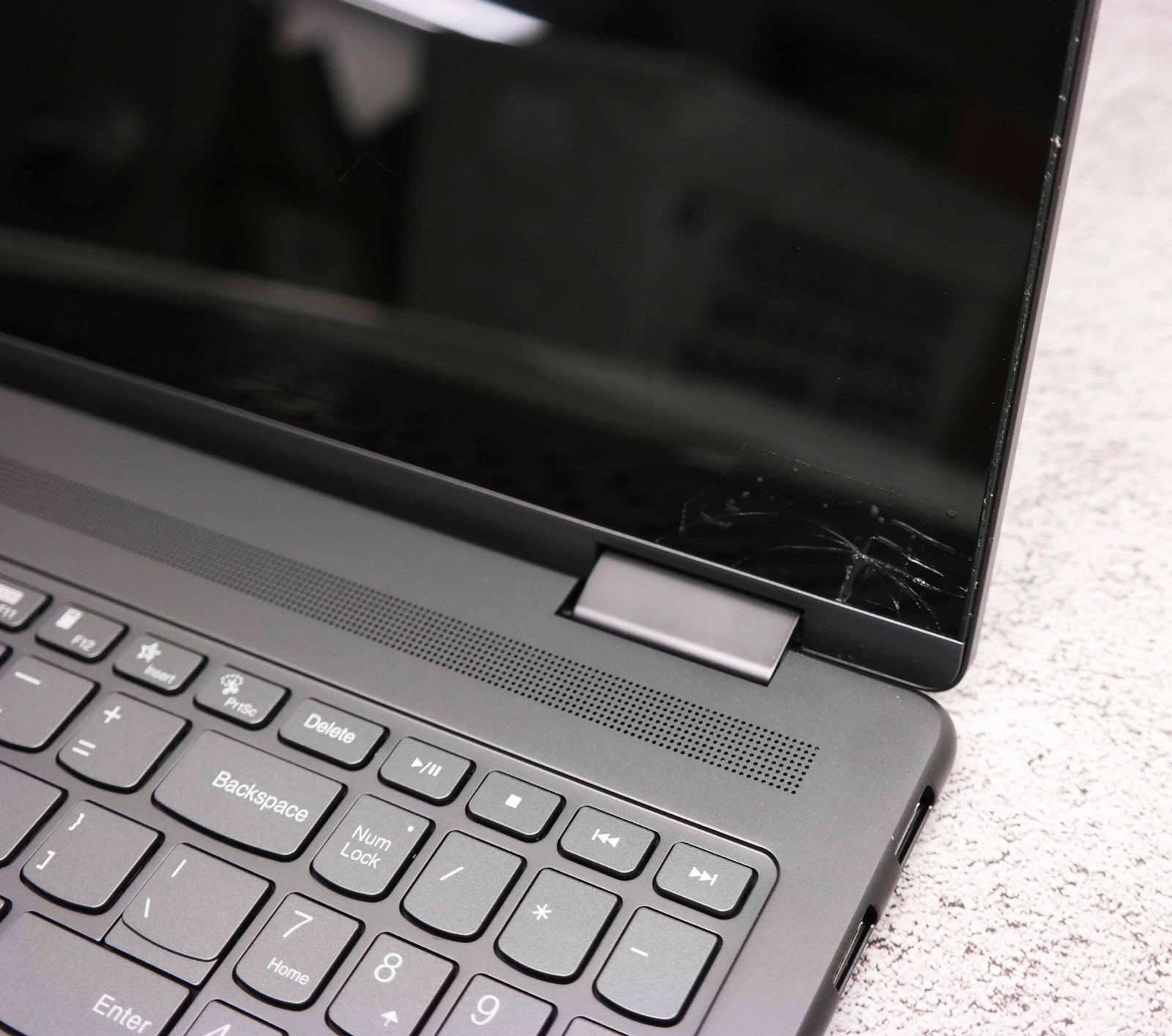 Lenovo Yoga 7i 16IML9 16″ Core Ultra 7 155U 16GB BROKEN