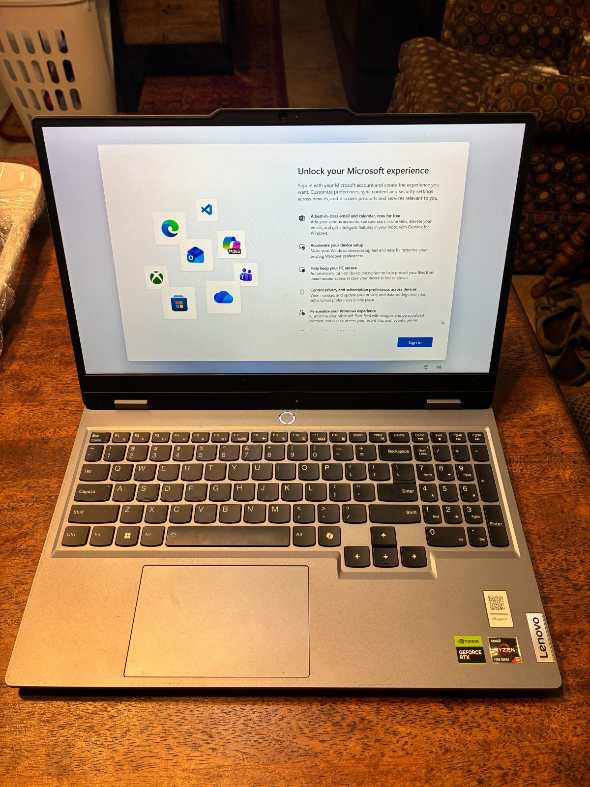 Lenovo LOQ 16APH8 16″ (512GB SSD, AMD Ryzen 5 7000 Series, 5.00 GHz, 8GB,…