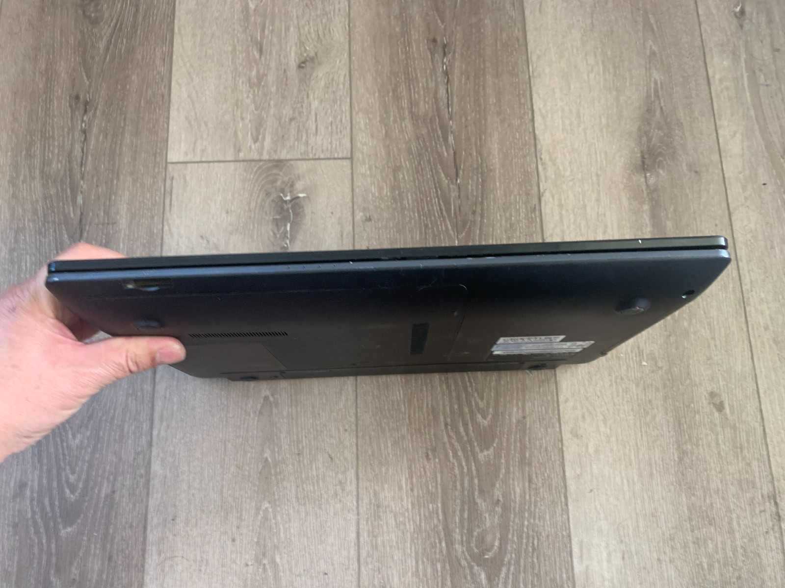 Samsung NP300E5A-A02UB 15.6″ Intel Core i3-2350M 2.30GHz 6GB RAM 320GB HDD Win10