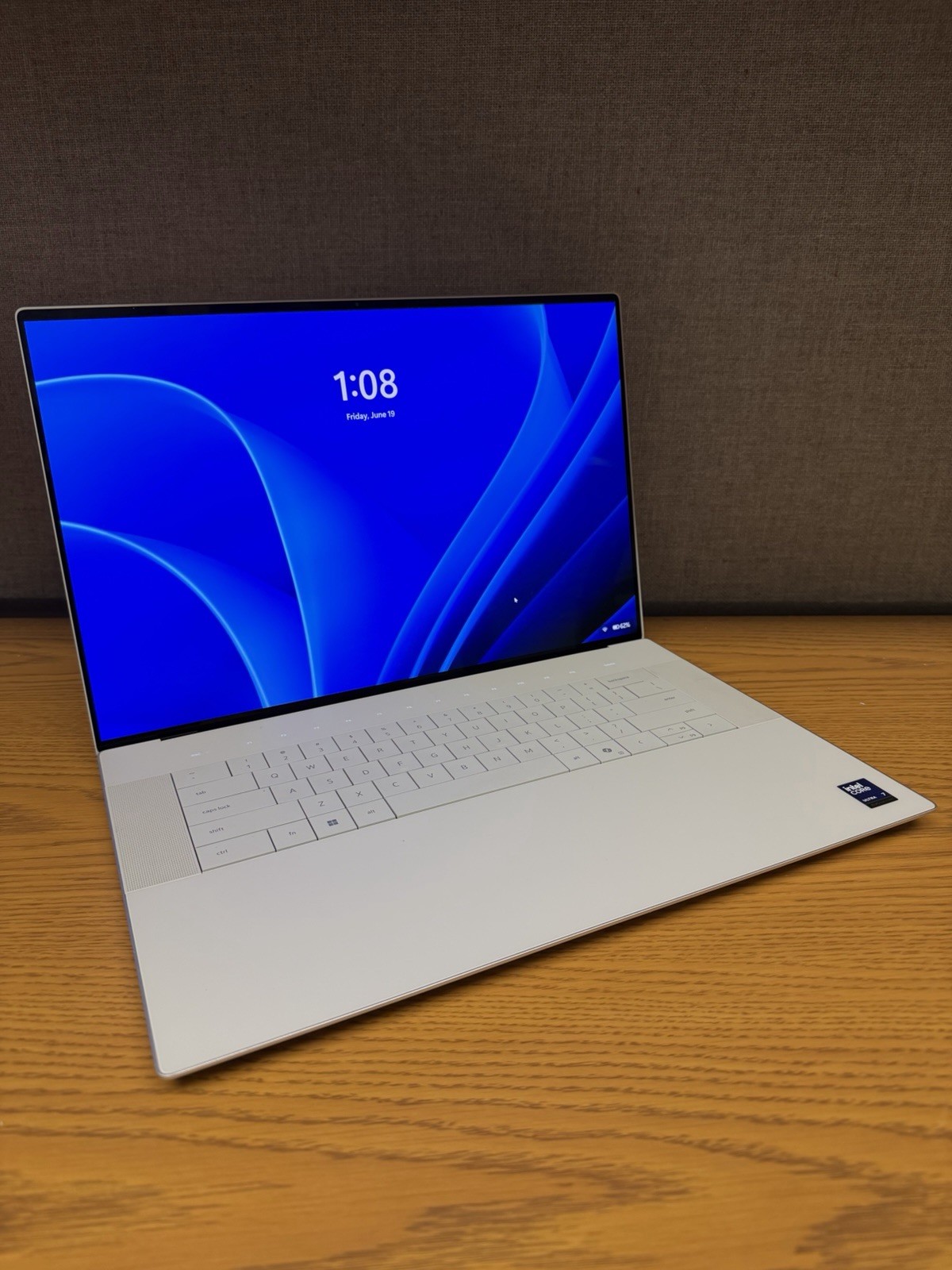 Dell 16 (XPS 16) Premium, 4K OLED Touch, Ultra 7 255H 32GB 1TB RTX 5050