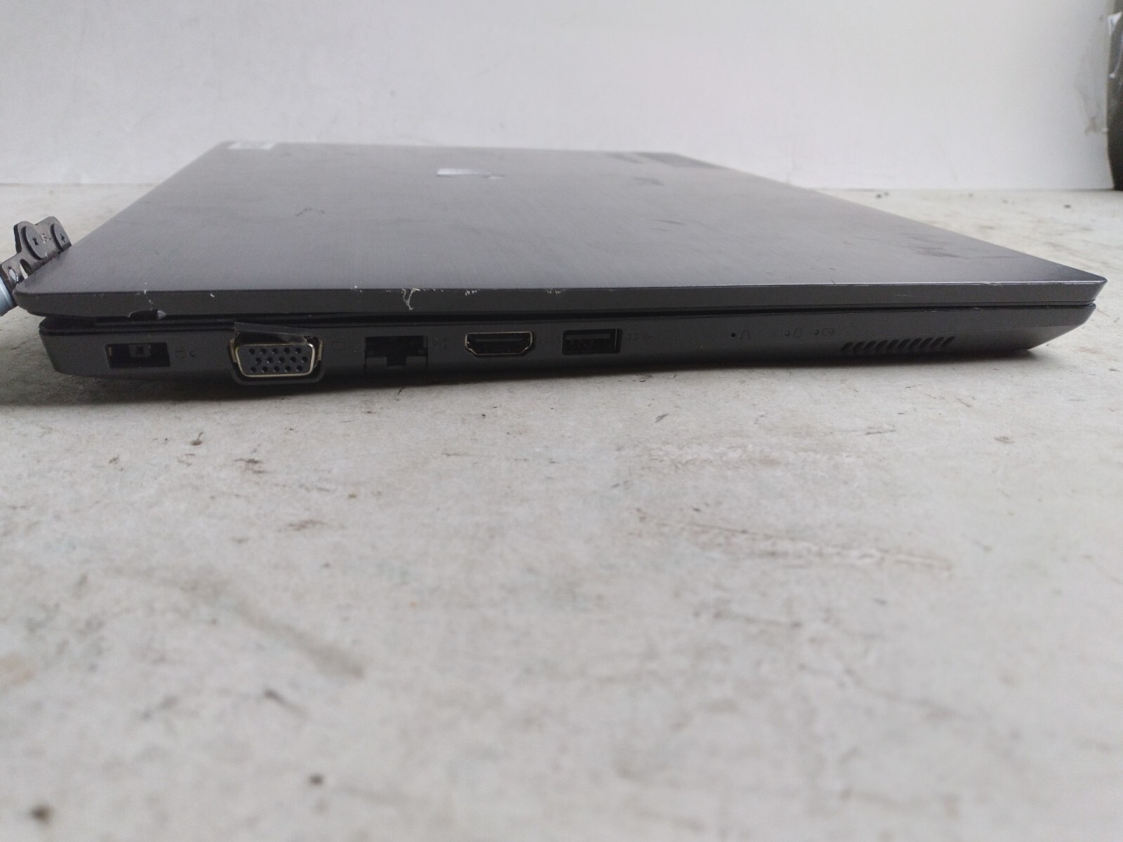 Lenovo ThinkPad V330-14ARR w/AMD Ryzen 3 2200U, 4GB RAM, 14″ Laptop for Parts