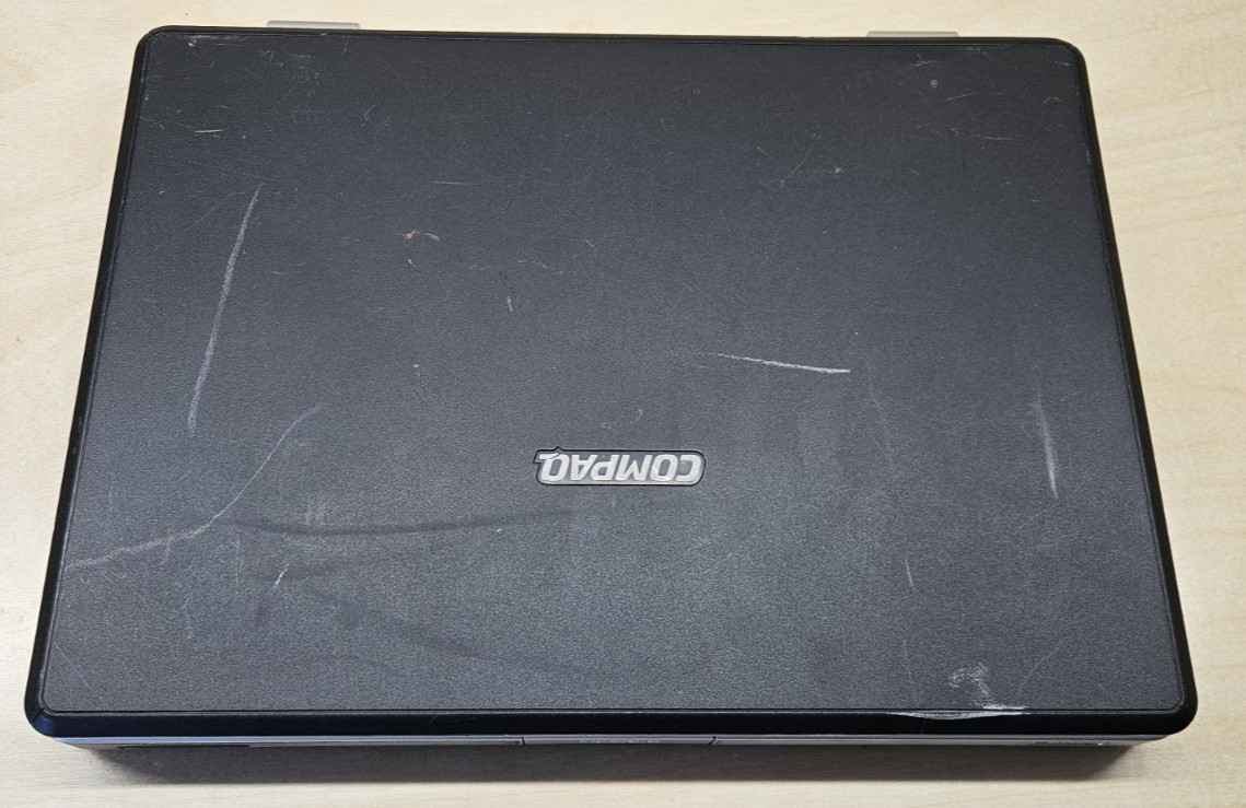 Retro Compaq Presario V5000 AMD Sempron 1.8Ghz / 384Mb Ram / NO HDD NO PSU