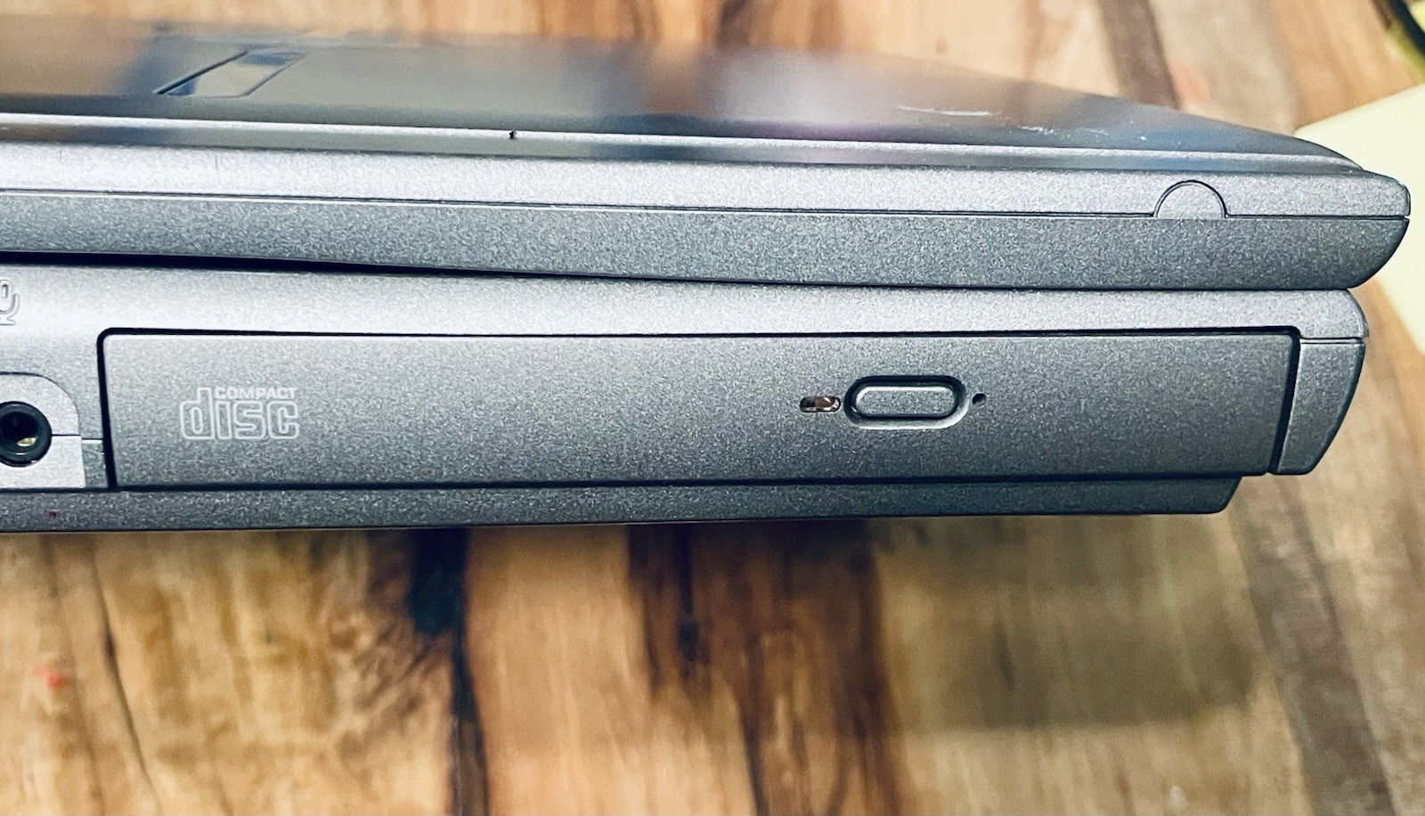 Vintage Dell Latitude 100L Laptop 15″ Celeron 2.4GHz 512MB 30GB WinXP READ!!!