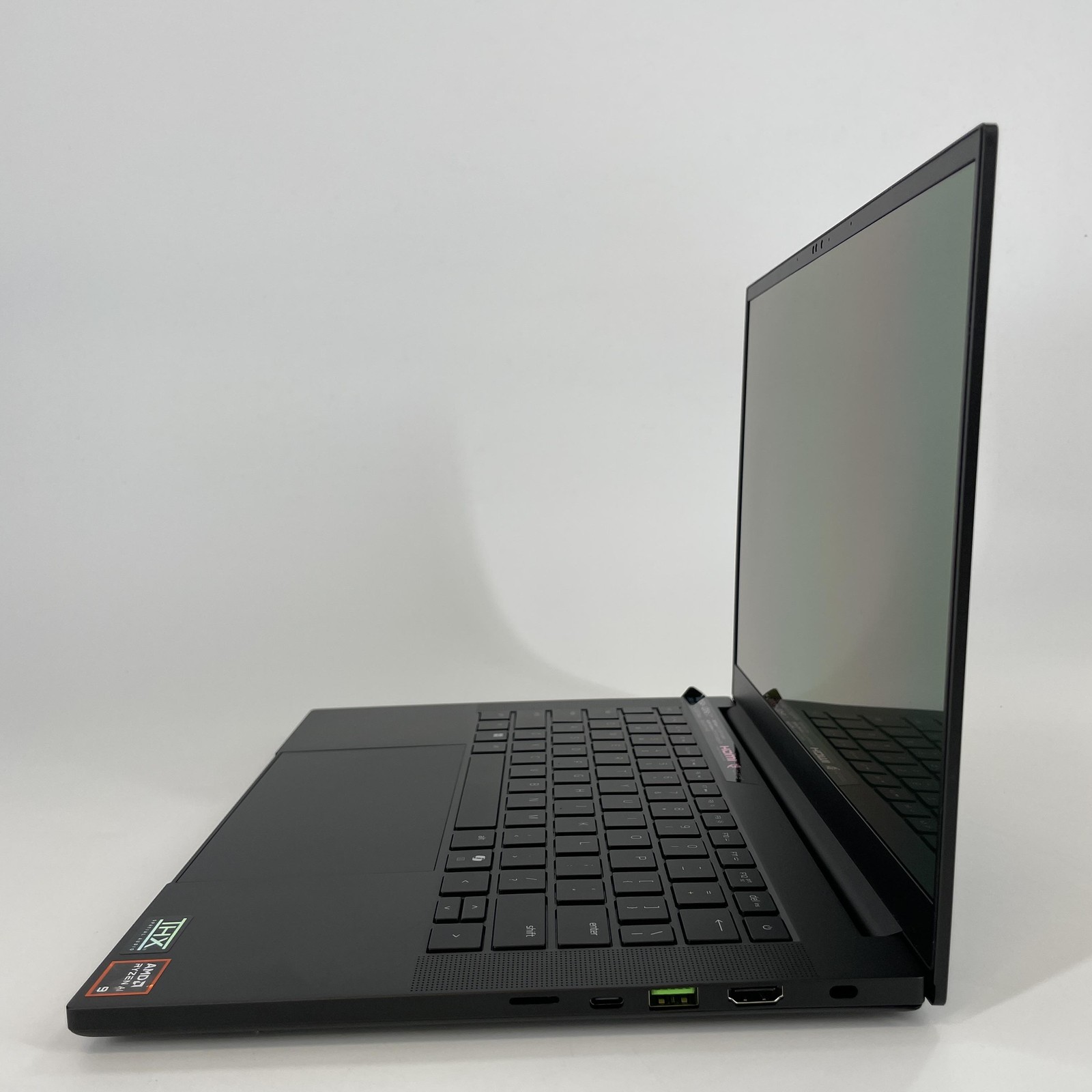 Razer Blade 14 120Hz QHD+ Ryzen AI 9 365 32GB 1TB SSD RTX 5070 Very Good