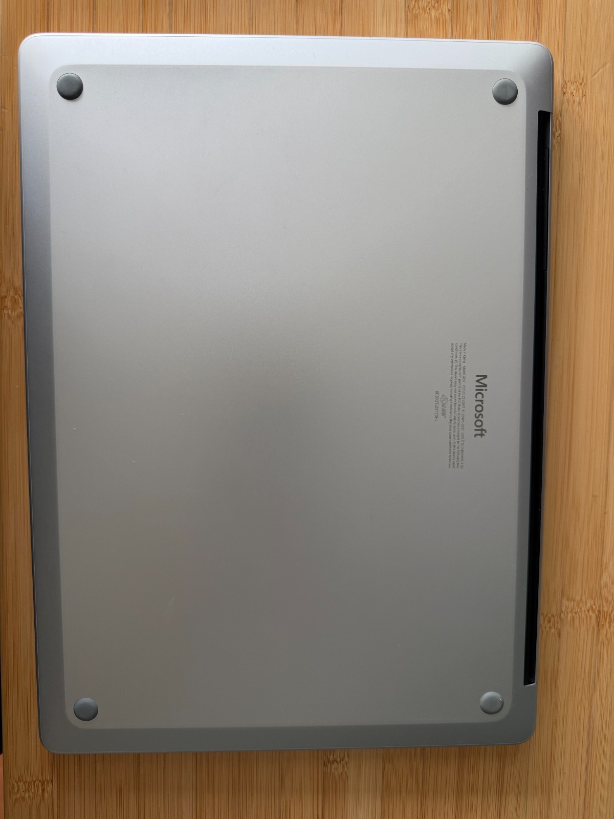 Surface Laptop 7th edition 15″ Snapdragon. 16GB RAM. 238GB SSD