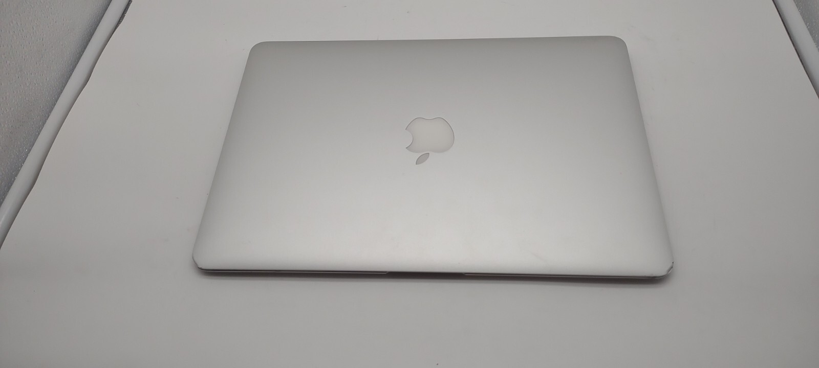 7093 MacBook Air A1466(No charger, No battery).i5.4GB.120GB SSD.13.3″.Big Sur.