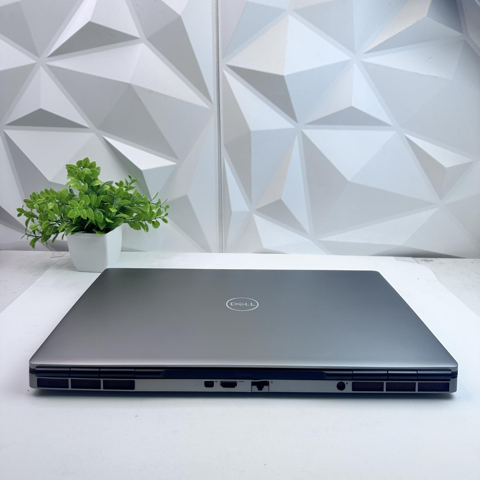 Dell Precision 7760 17.3″ FHD, Xeon W-11855M ,64GB,1TB, RTX A3000 *Pls READ*
