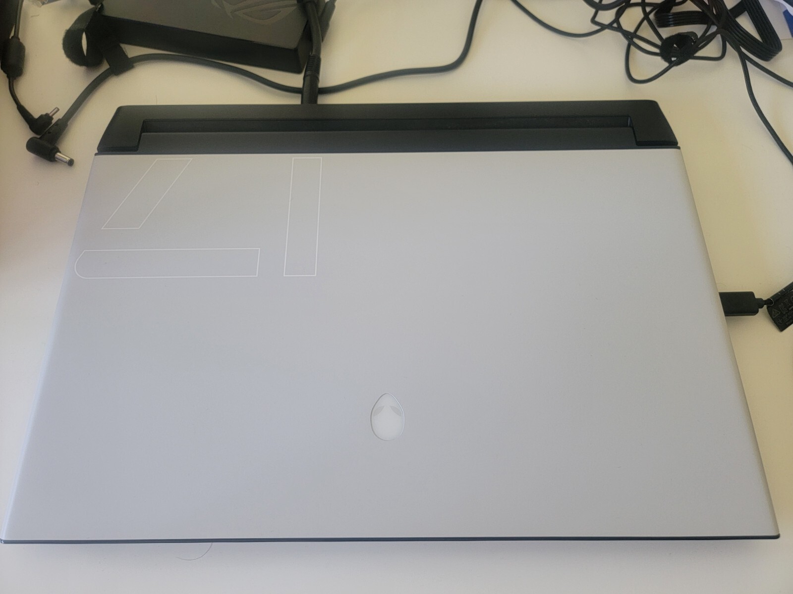 Alienware m17 R3 i9-10980HK 32GB RAM 1.5TB SSD 17.3″ FHD 300Hz RTX 2080 SUPER