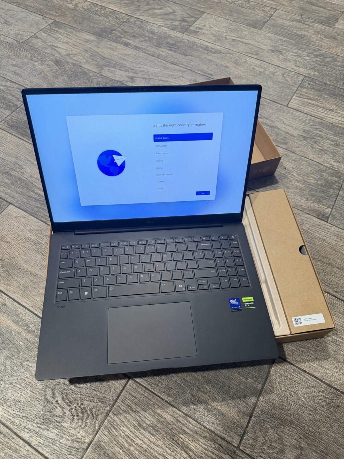 LG Gram Pro 16” WQXGA Laptop, Ultra 9 285H, RTX 5050, 32GB Ram, 2TB SSD Sealed