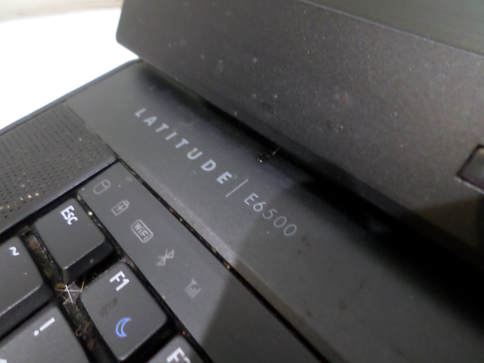 Dell Latitude E6500 Laptop – No HDD, Bad Bat, 2GB RAM, Intel Core 2 Duo P8700