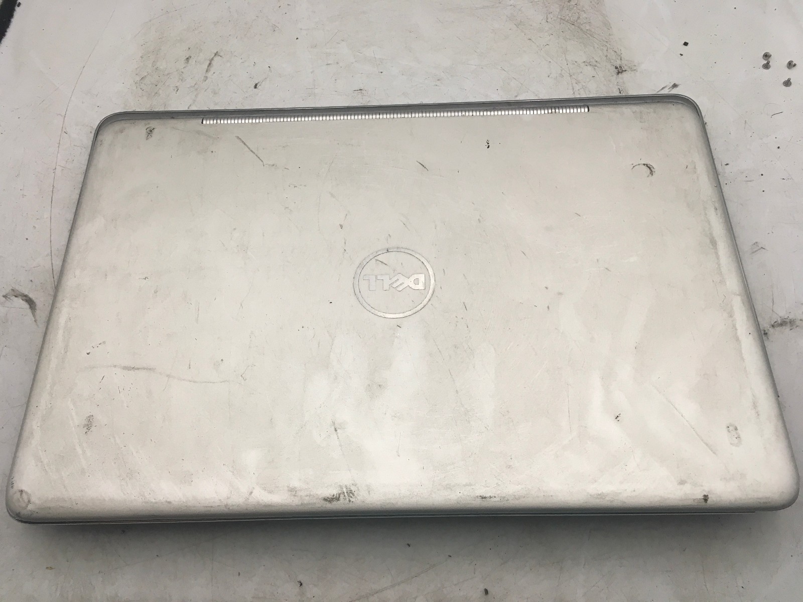 DELL XPS 152 – FOR PARTS/BAD LCD – INTEL i7-2620M – NO RAM – 15″ – READ DESC -BB