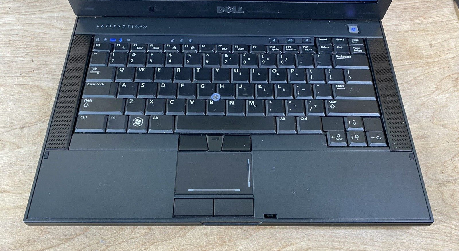 Dell Latitude E6400 Laptop C2D T9550 2,66 2Gb RAM 320Gb HDD Linux Bad Battery