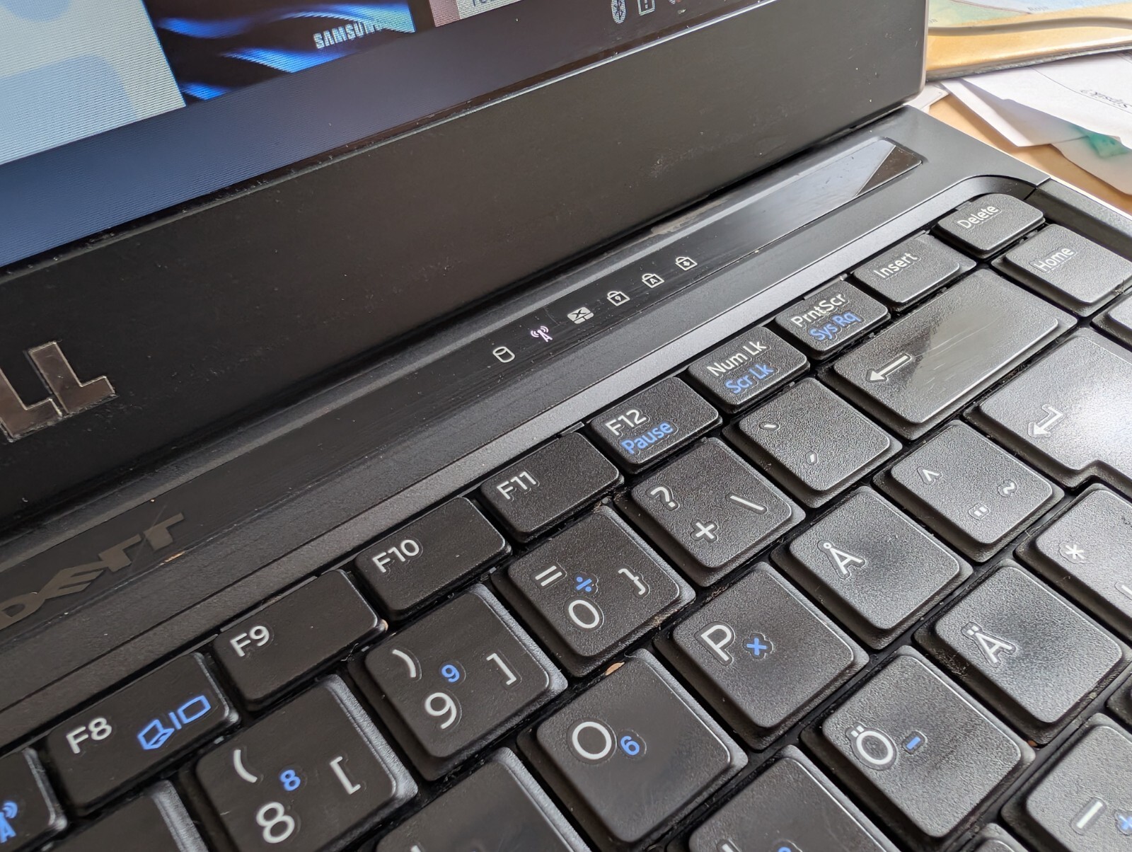Dell Vostro V130 / Intel i3 U380 / 4GB RAM / 128GB SSD