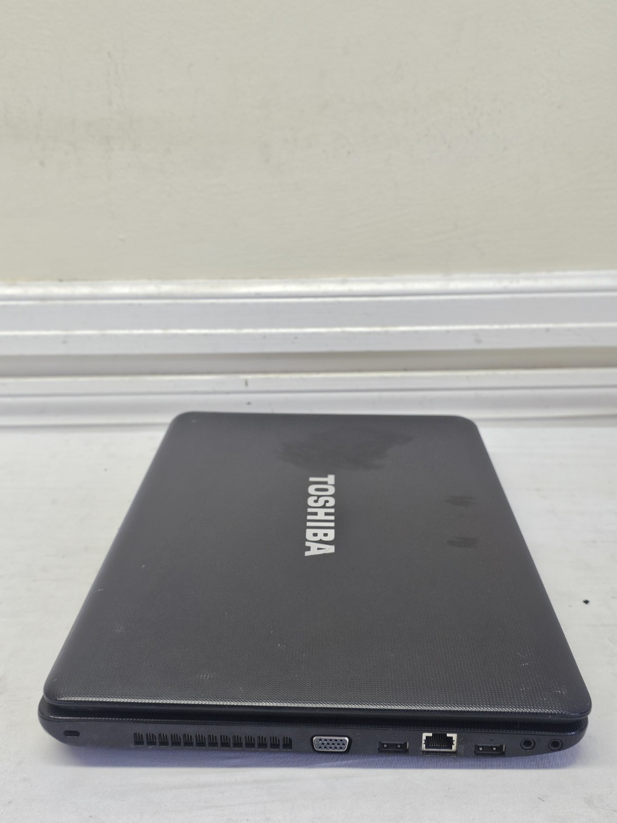 Toshiba Satellite C655D Laptop – AMD E-300 – 4GB RAM – 320GB HDD RUNS SLOW READ