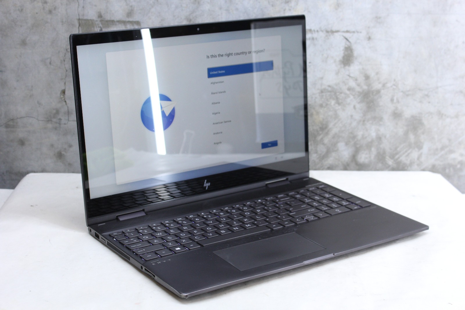 HP Envy 15-cp0053cl | Grade C, Read! | Ryzen 5 2500U, 8GB Ram, 256GB NVMe, W11P