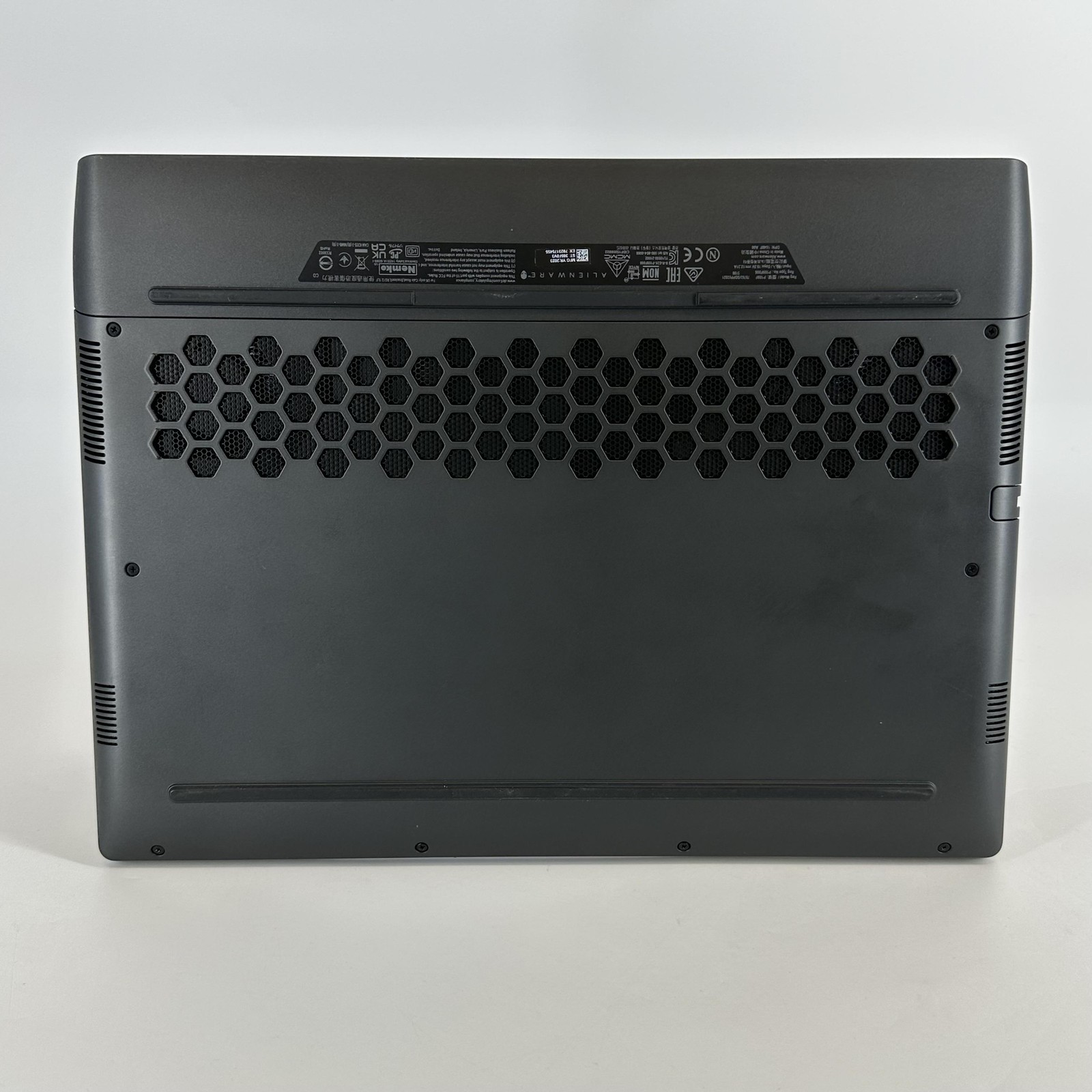 Dell Alienware m15 R7 240Hz 2K 2.5GHz i9-12900H 32GB 1TB SSD RTX 3080 WHITE SPOT