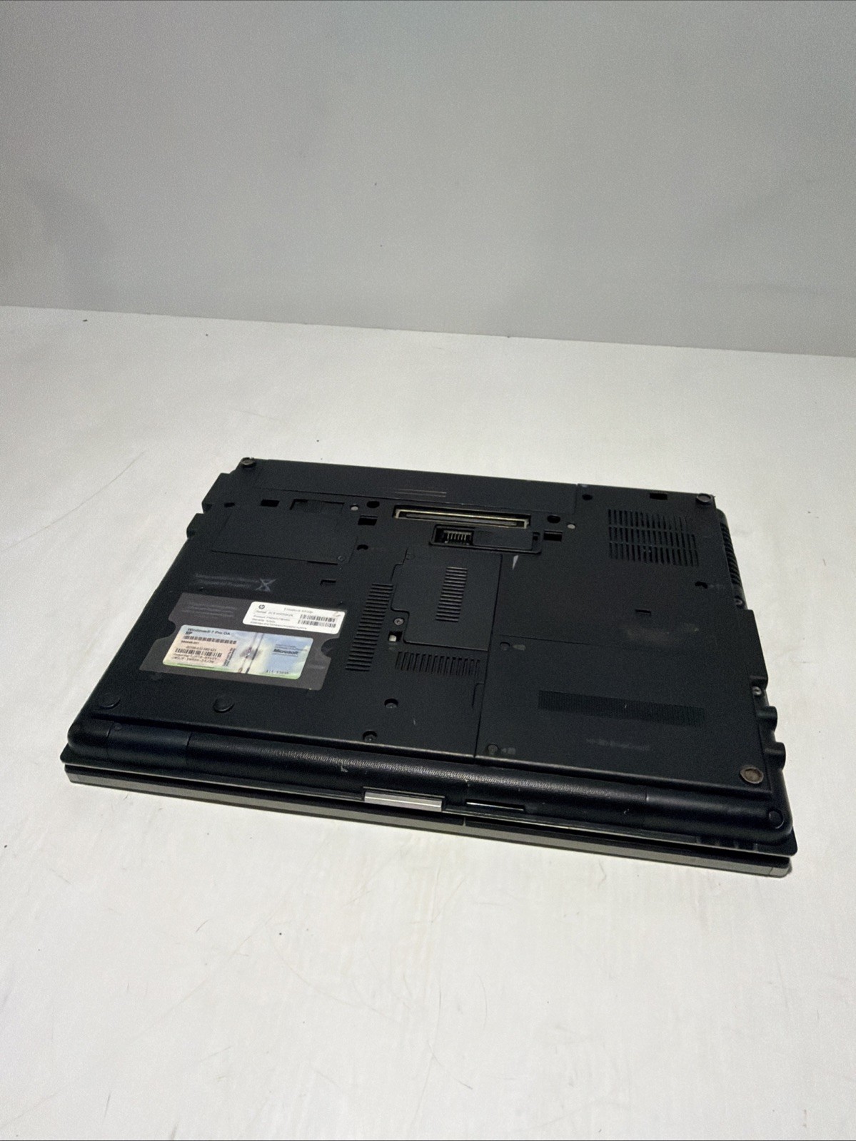 Hp Elitebook 6930p 14″ Laptop Core 2 Duo P8700 2gb Ram No Drives Boots Bios