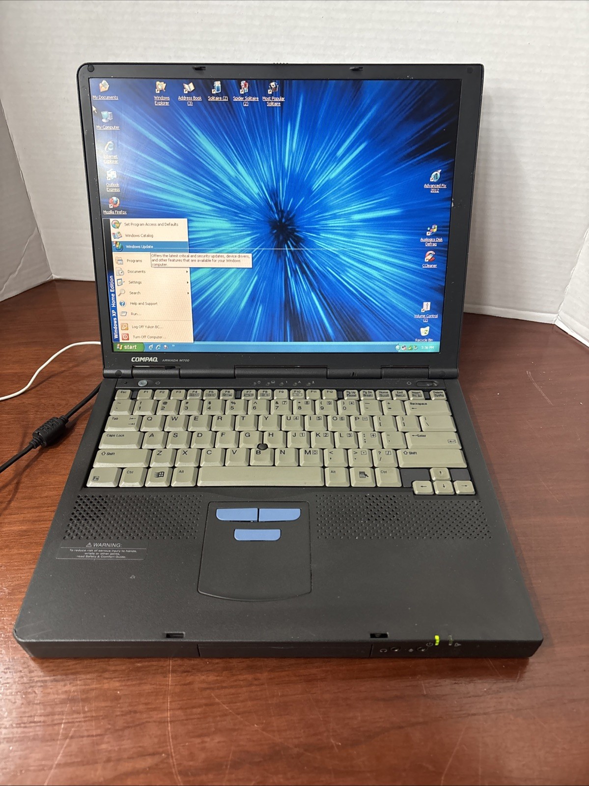 Vintage Compaq Armada M700 Laptop P3 @ 700 MHz Windows 2000 ***Read