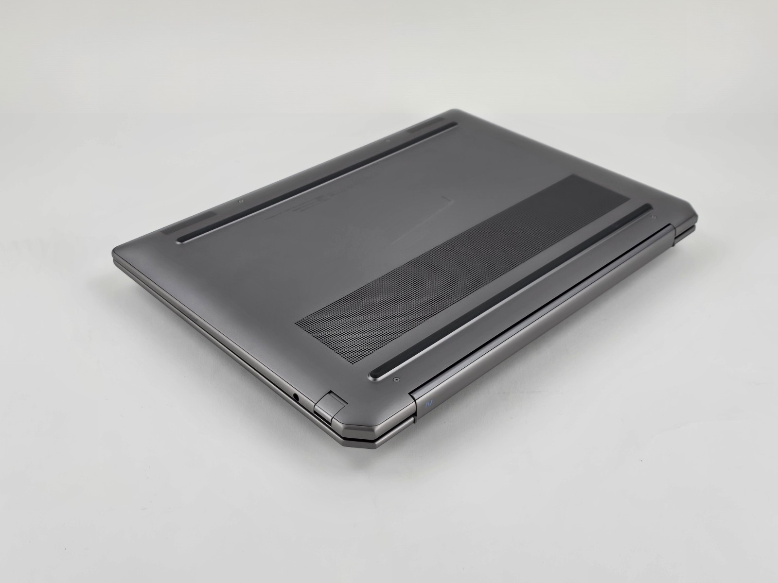 HP OmniBook Ultra 14″ 2.2K Touch, AMD Ryzen AI 9 365, 32GB RAM, 1TB SSD – Good