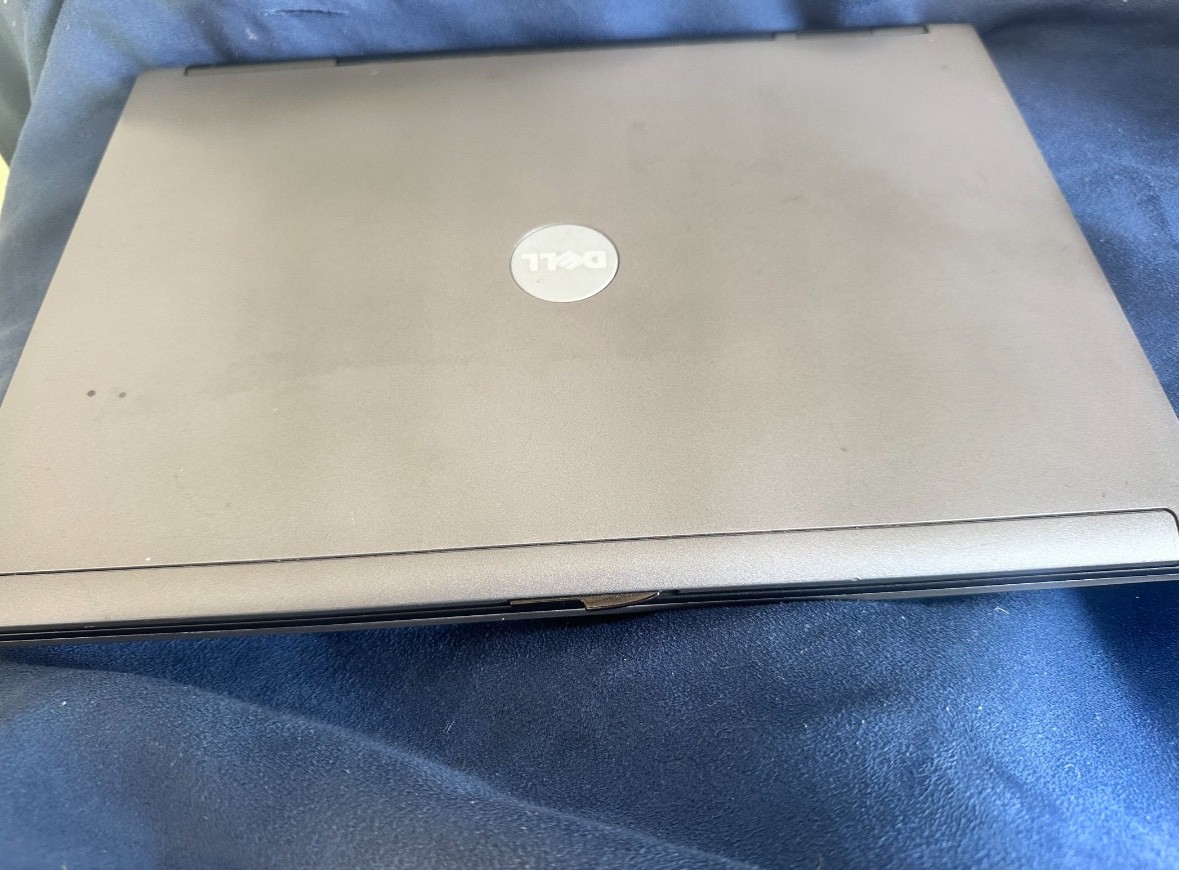 Dell D620 Laptop / 1.66ghz / 2gb / Windows XP / WIFI / DVD / RS232 Untested