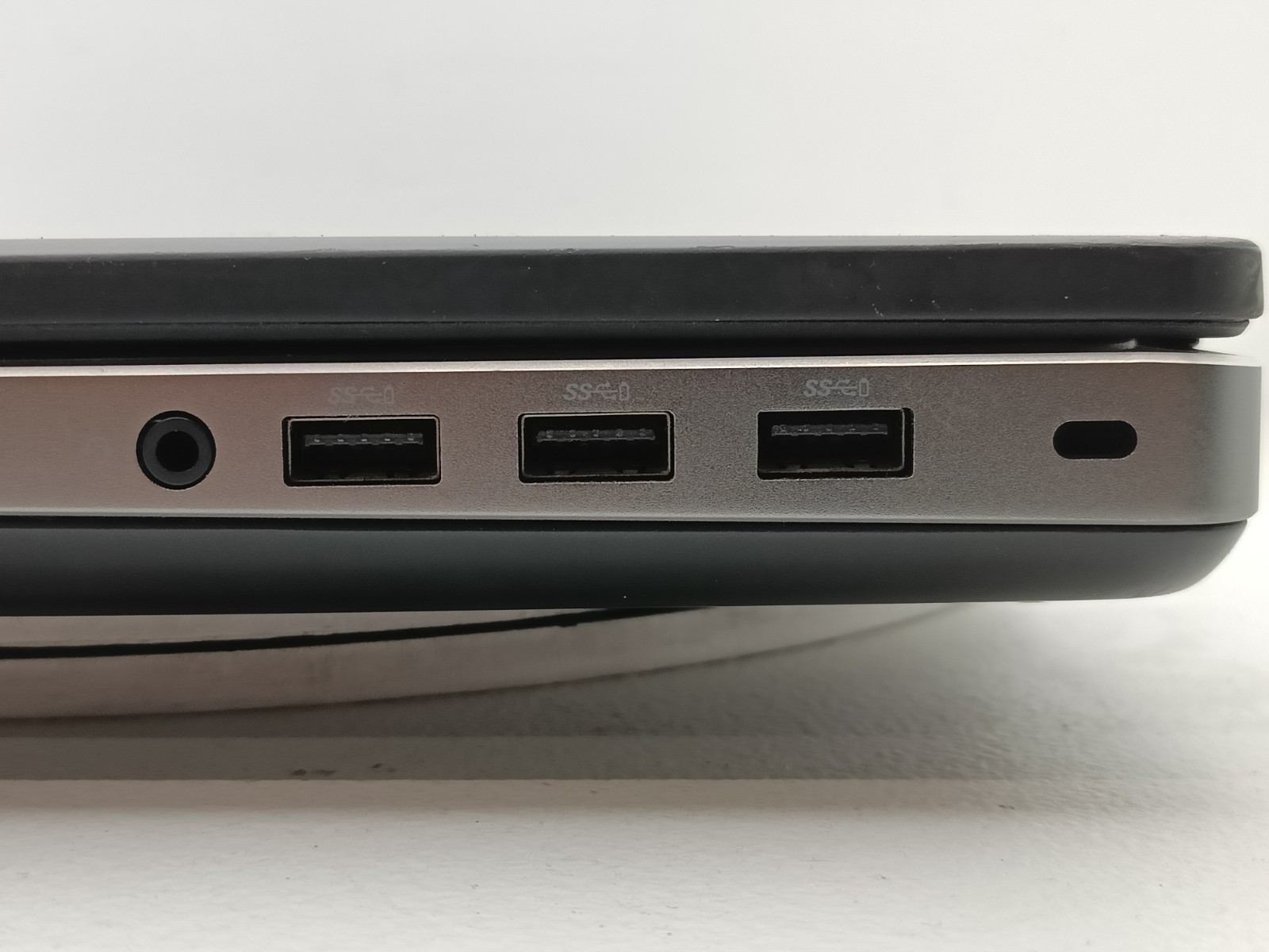 Dell Precision 7510 15″ Laptop Core i7-6820HQ @ 2.7GHz 32GB AMD Radeon Read #91