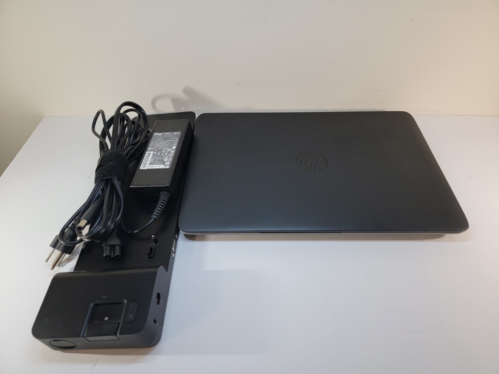 HP EliteBook 840 G2 14″ / i7-5600U 2.60GHz / 8GB RAM / 128GB SSD +DOCK +CHARGER