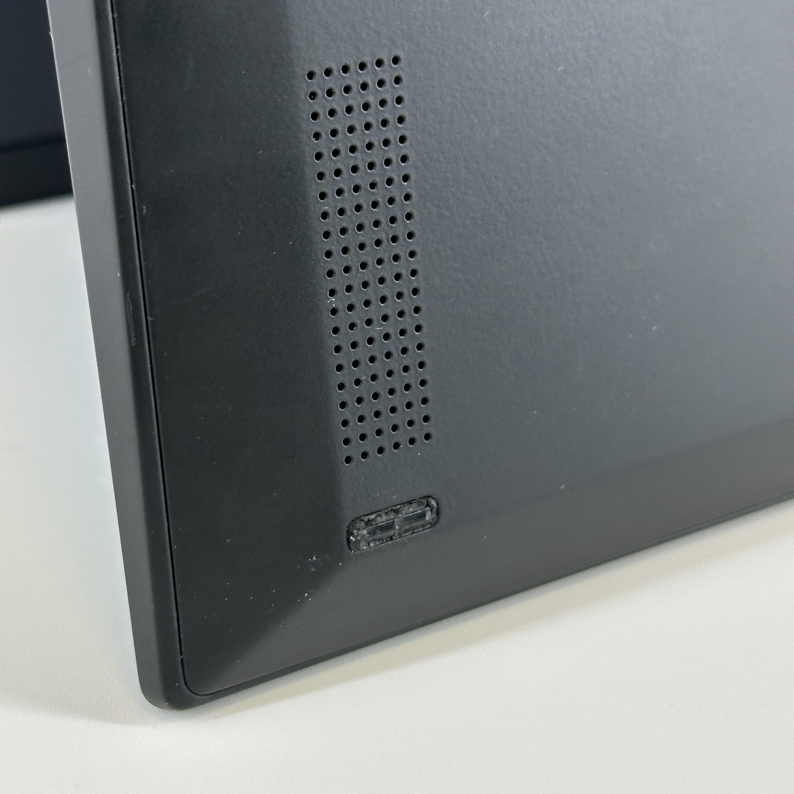 Lenovo ThinkPad X1 Carbon Gen 7 14 Black FHD 1.1 GHz i7-10710U 16GB 1TB SSD Good