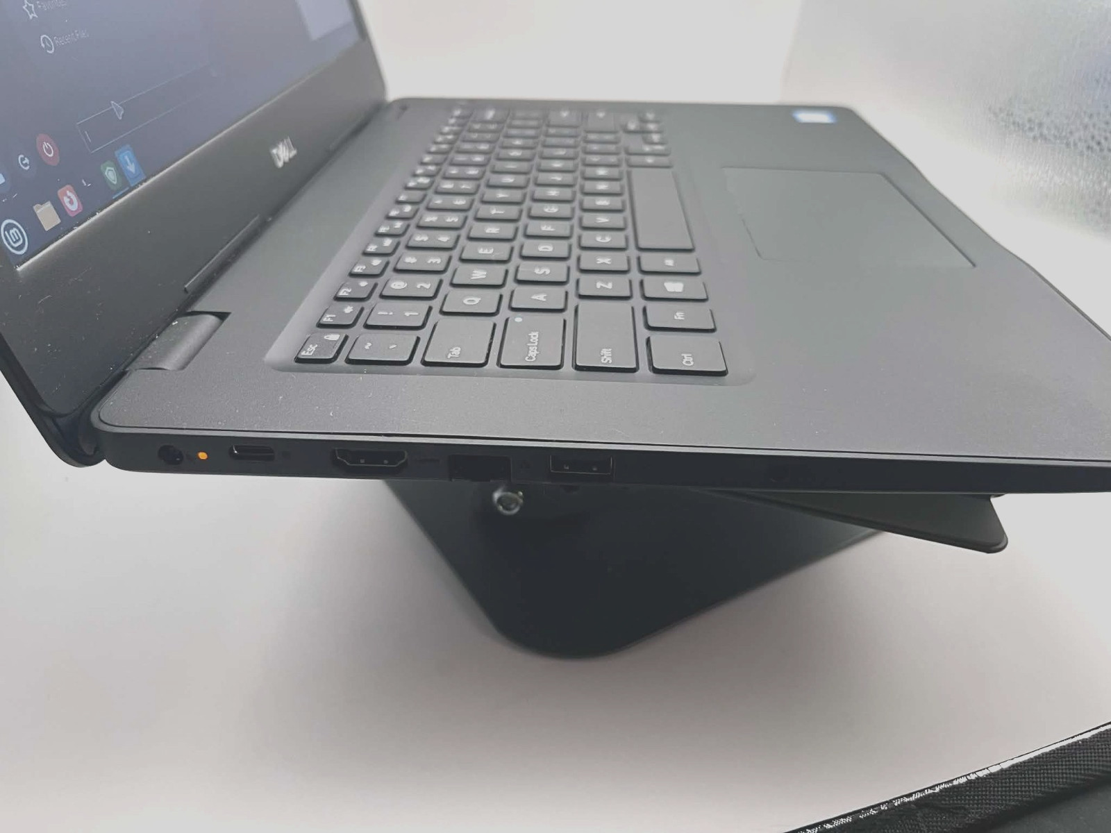 Linux Mint Fast Dell 14″ Laptop i3-7th gen 8GB 128GB SSD,Battery/AC| Warranty